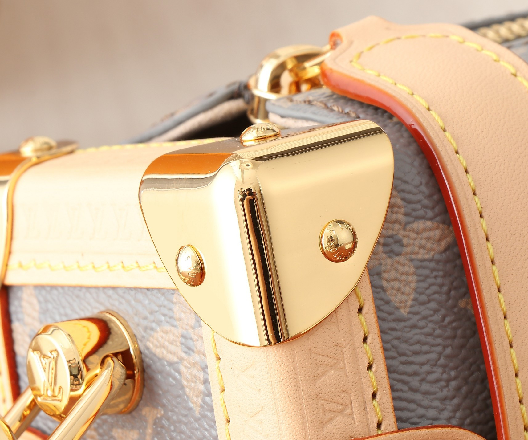LV Side Trunk M12428 21x14x6CM