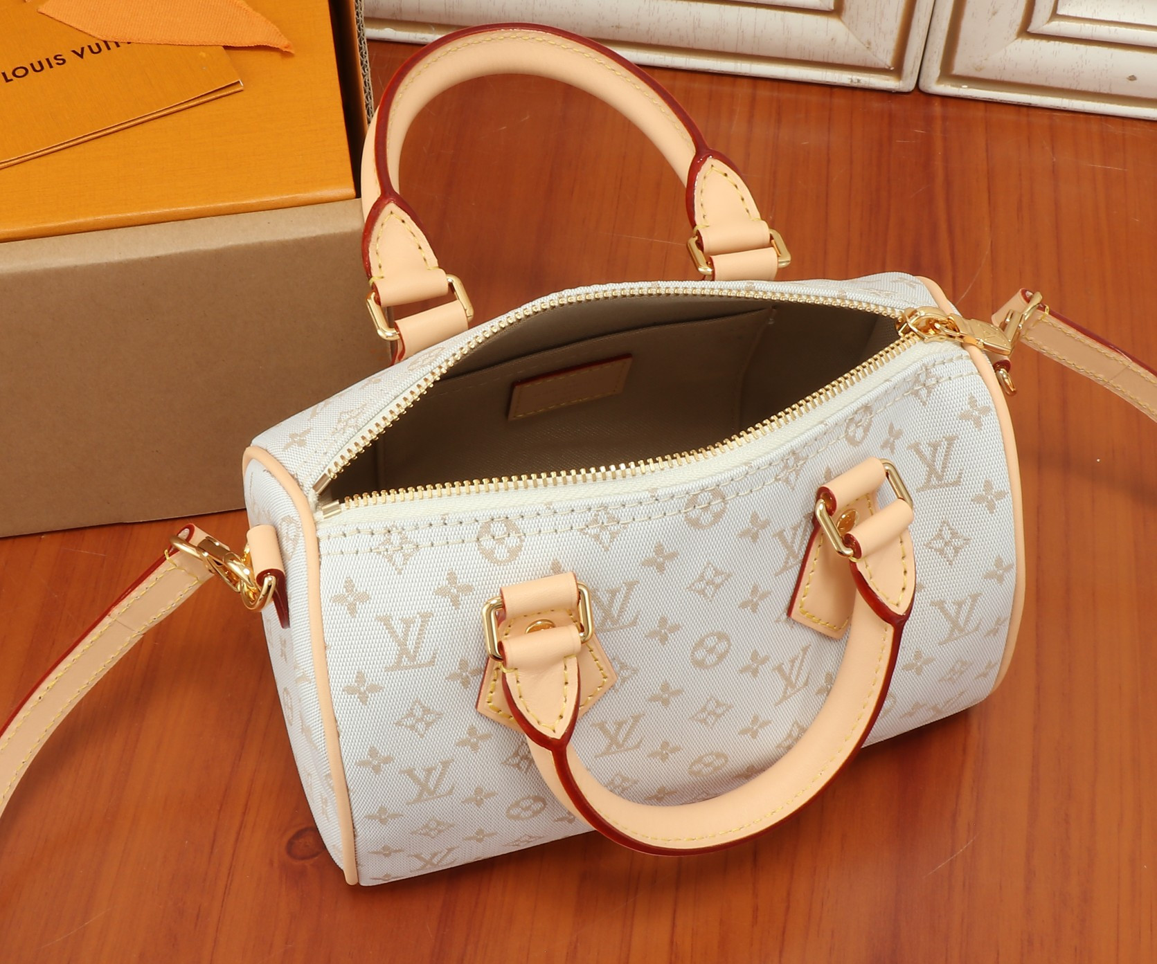 LV 24SS Speedy Bandoulière 20 M12747 20.5x13.5x12CM