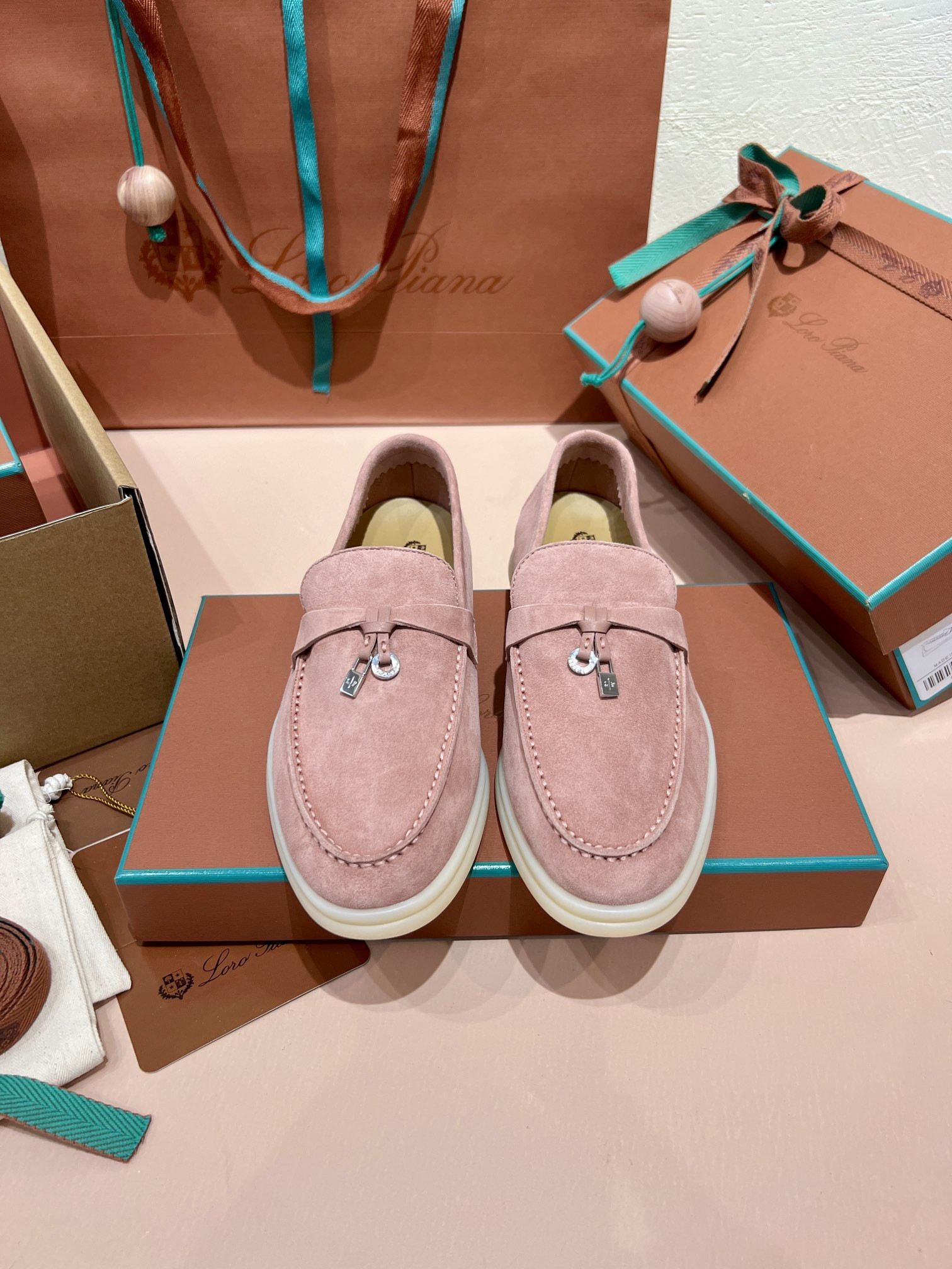 ua L**o p*ana summer charms walk loafers