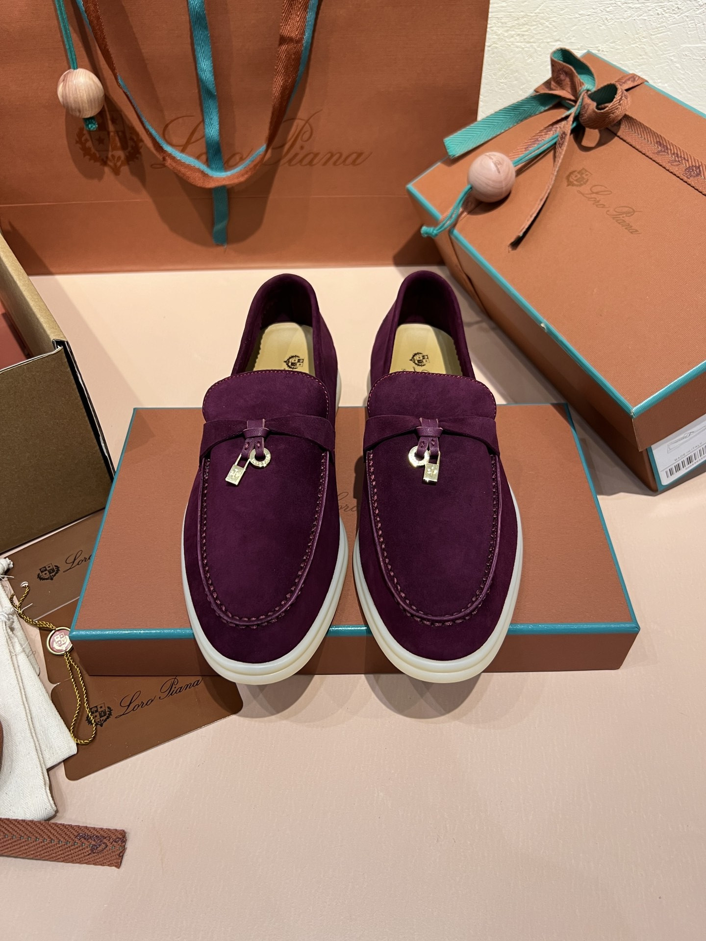 ua L**o p*ana summer charms walk loafers