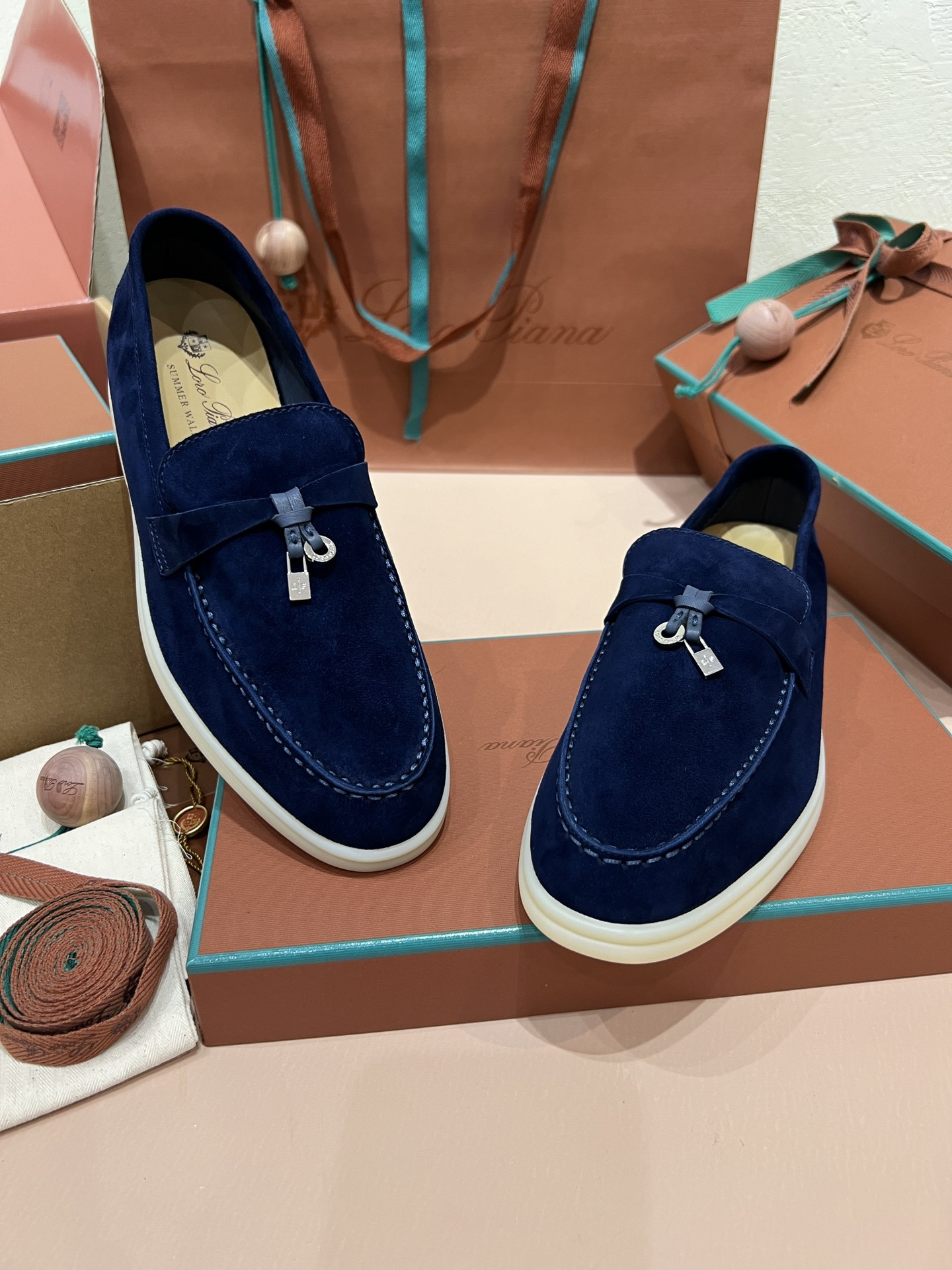ua L**o p*ana summer charms walk loafers