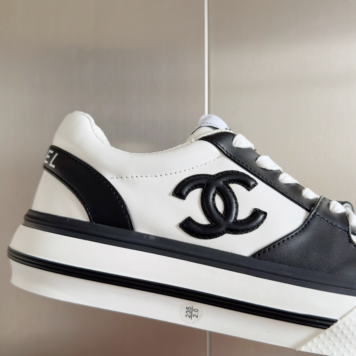 ua Ch*el sneaker