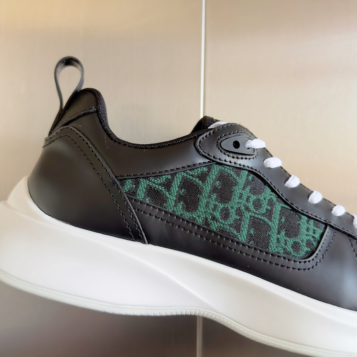 ua D*or b25 runner sneaker