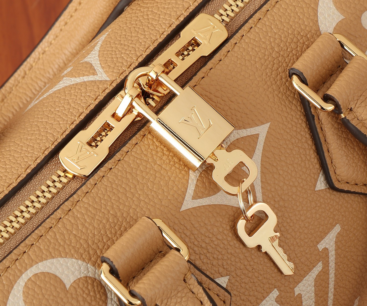 LV Speedy Bandoulière 20 M12713 13.5 x 12 x 20.5 cm