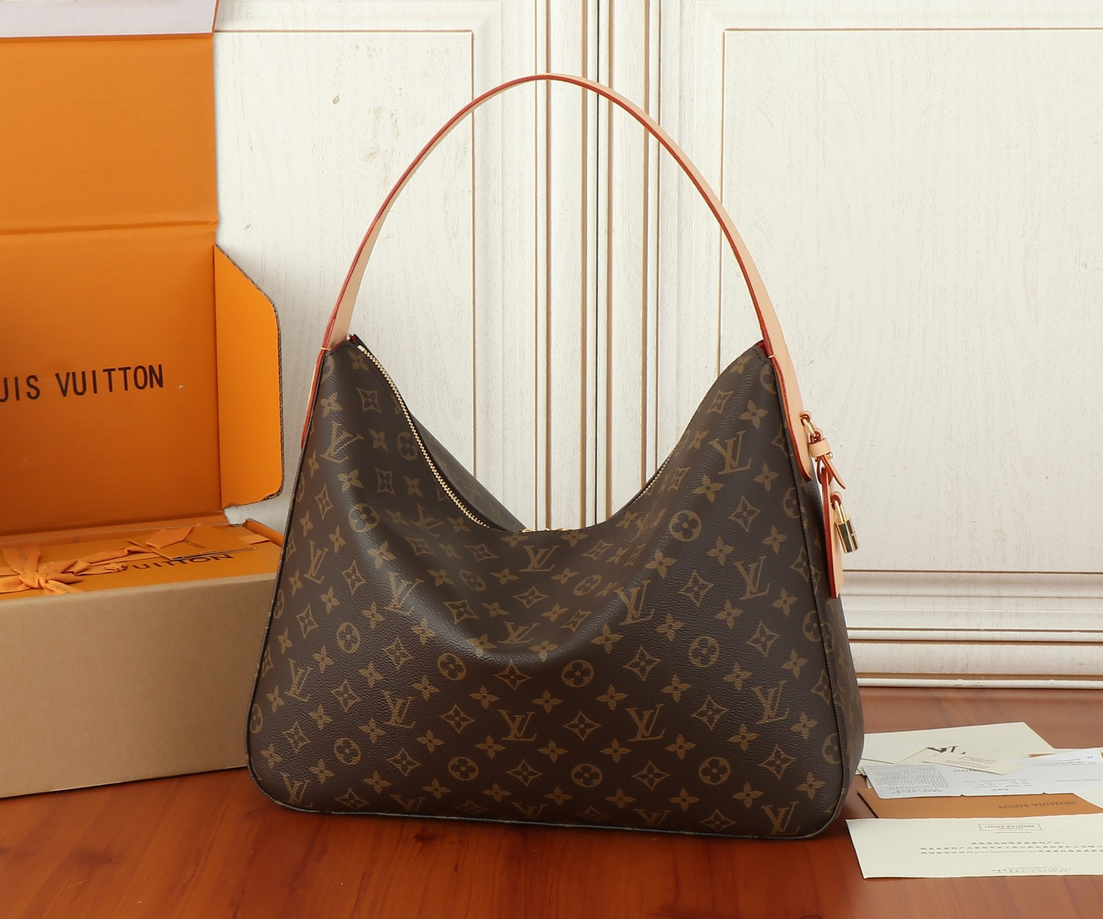 LV Slouchy MM M12098 31 x 11 x 40 cm