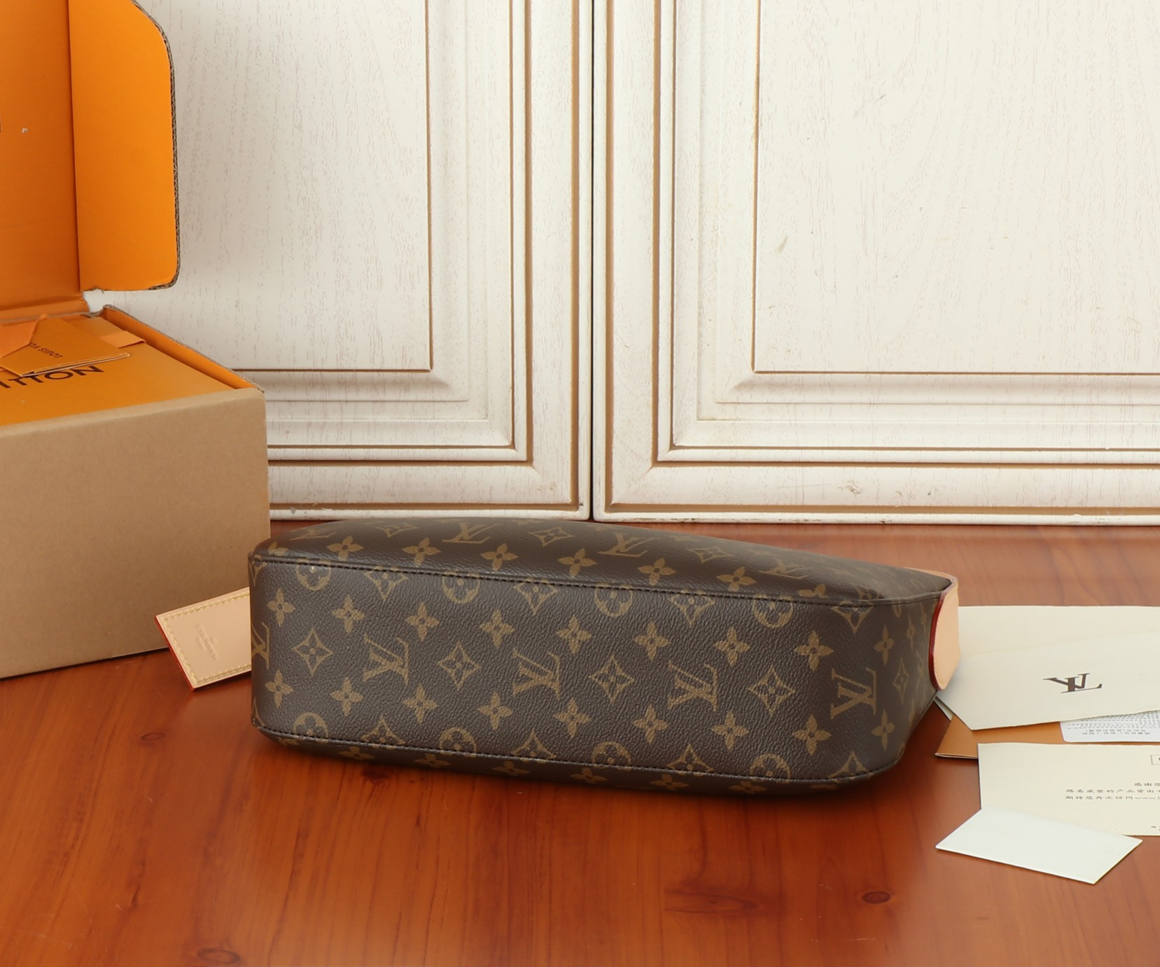 LV Slouchy PM M11952 22 x 9 x 33 cm