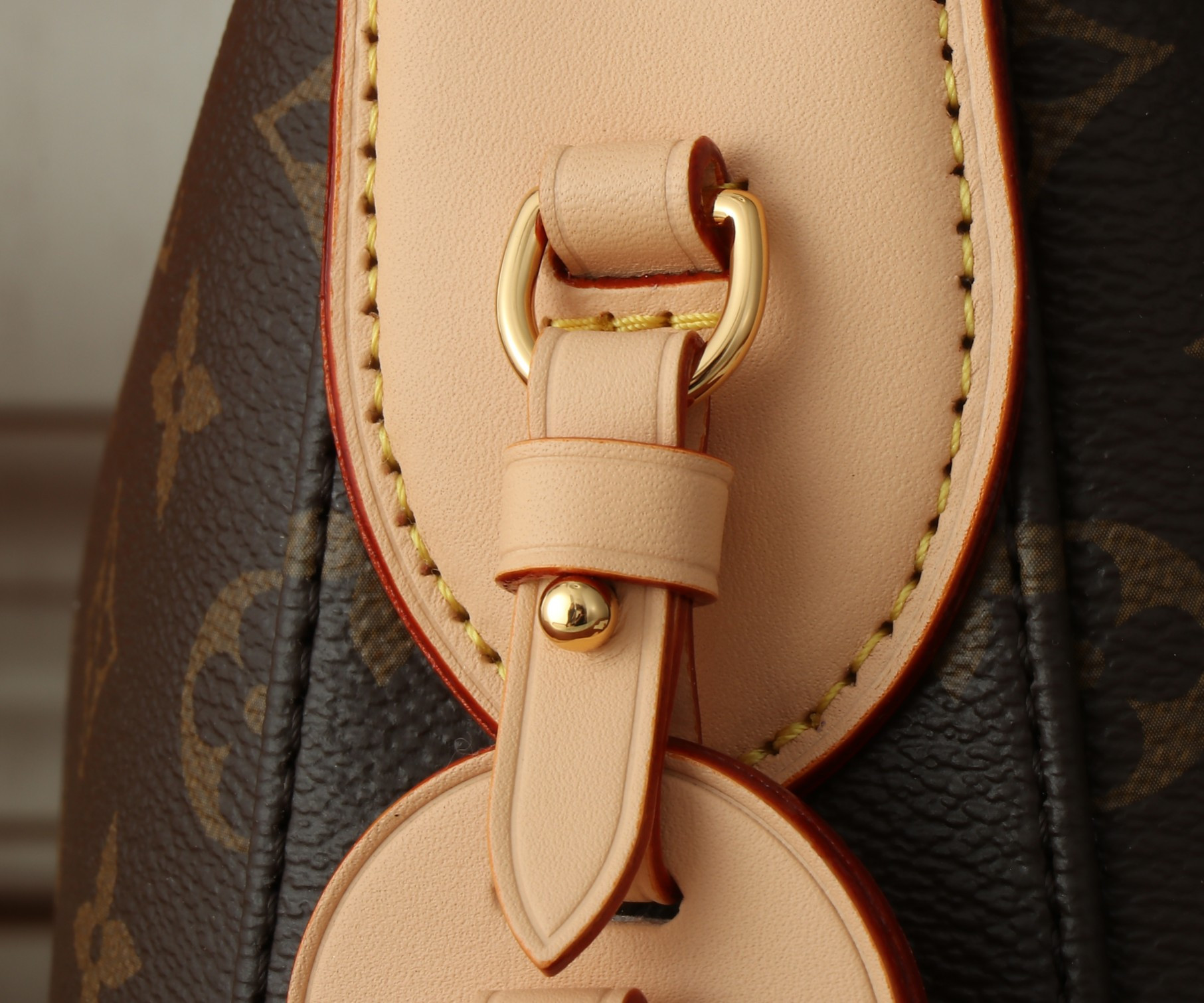LV Slouchy PM M11952 22 x 9 x 33 cm