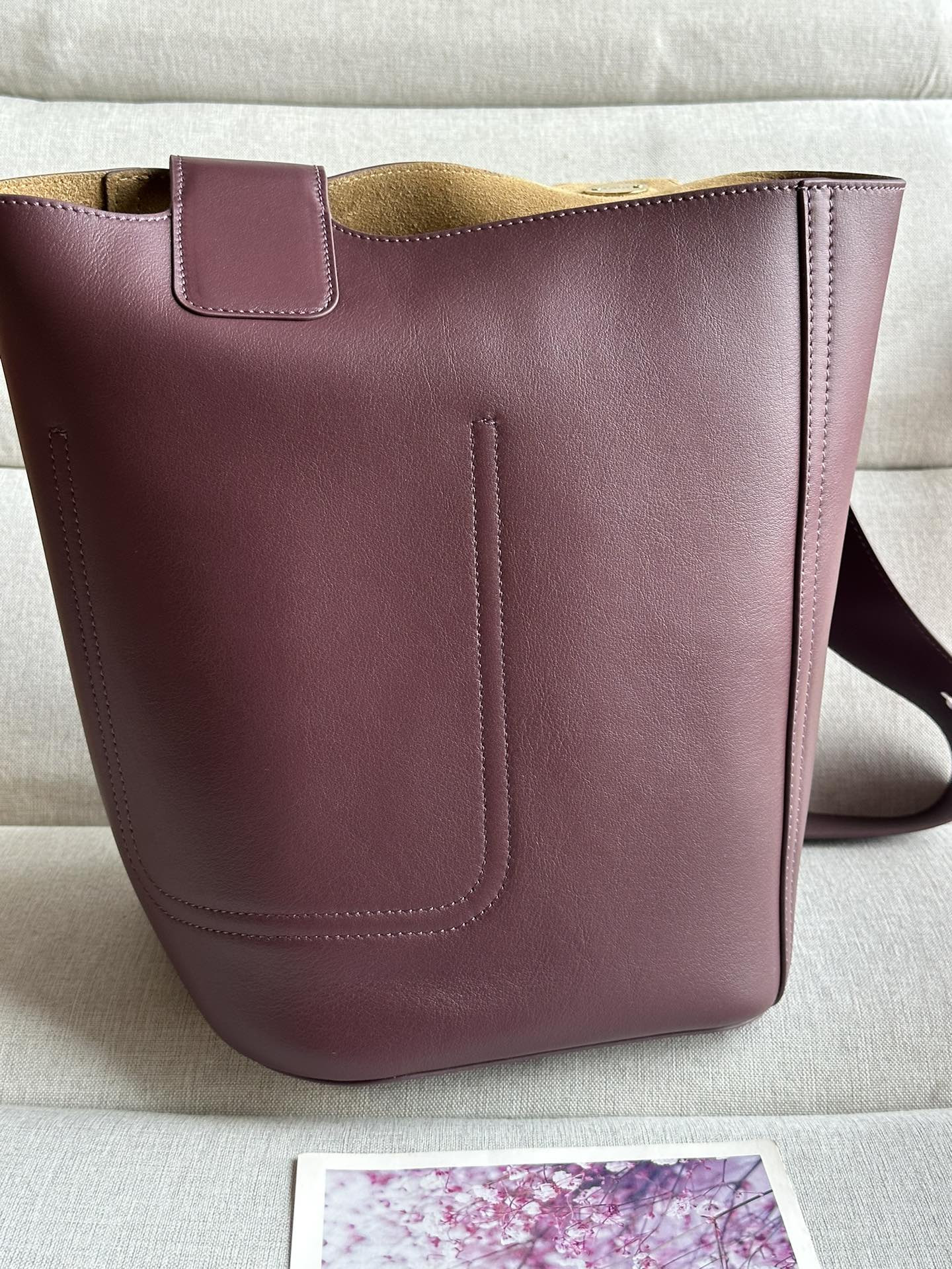 L0ew* medium pebble bucket in mellow calfskin 24.5x23.5x28cm