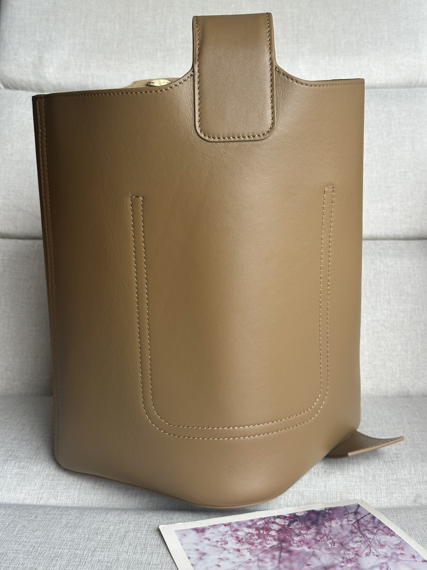 L0ew* medium pebble bucket in mellow calfskin 24.5x23.5x28cm