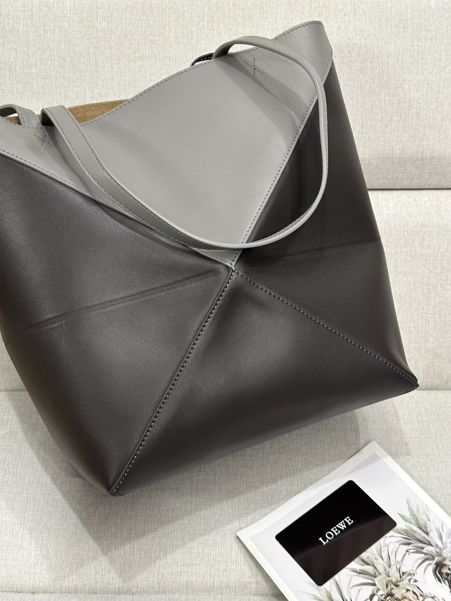 L0ew* medium puzzle fold tote in shiny calfskin 25.5x14.5x31.5cm