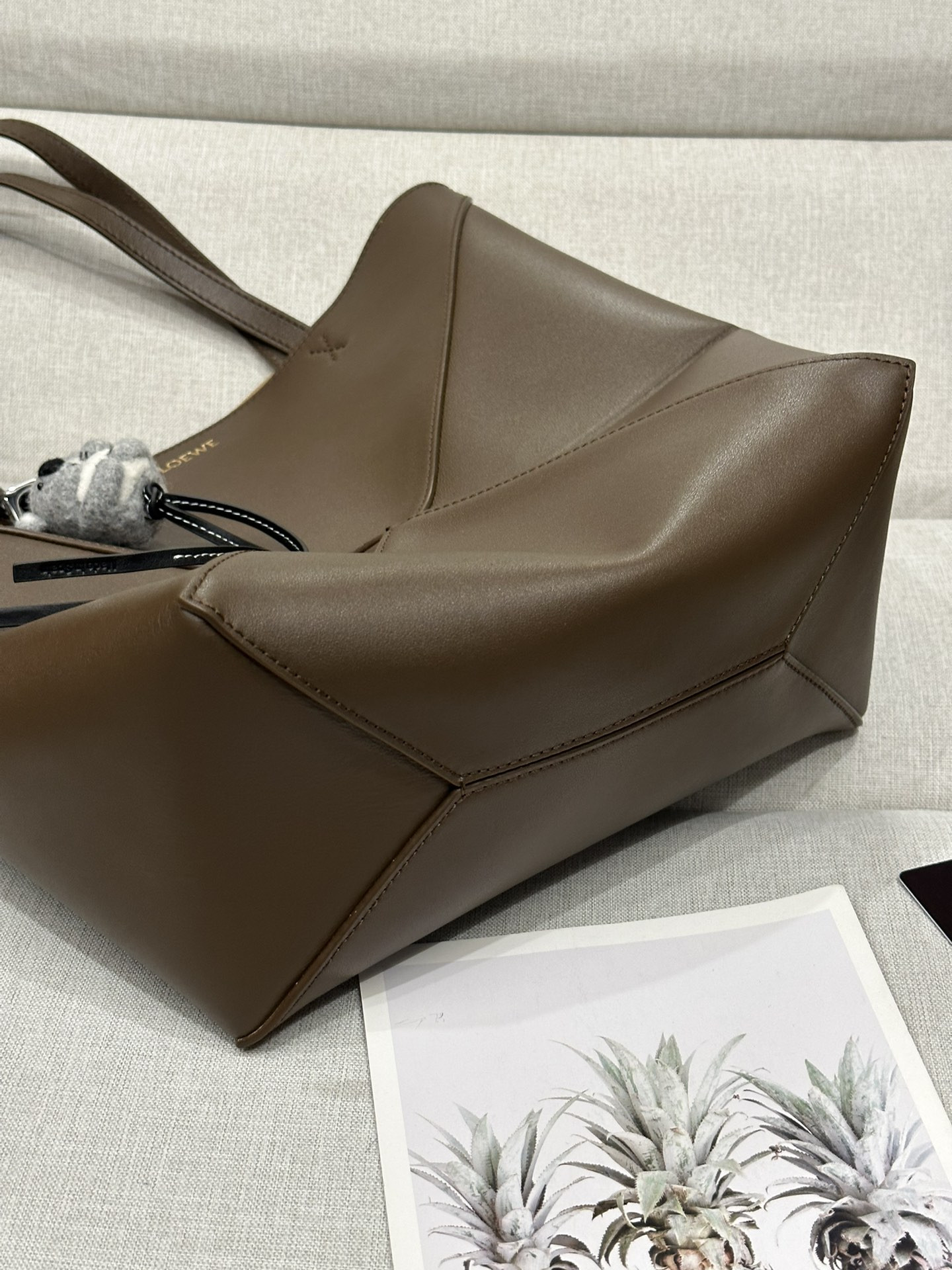 L0ew* medium puzzle fold tote in shiny calfskin 25.5x14.5x31.5cm
