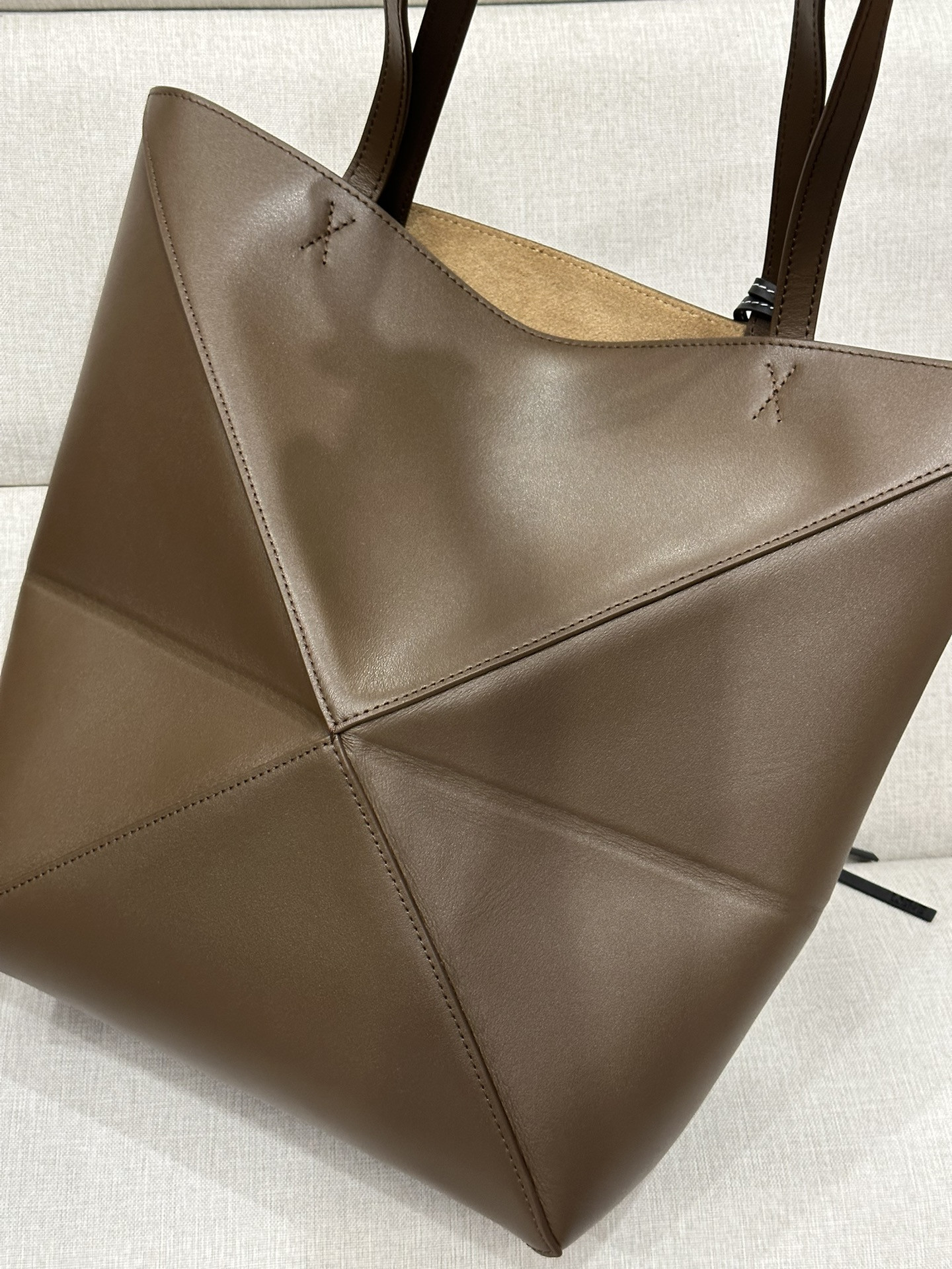 L0ew* medium puzzle fold tote in shiny calfskin 25.5x14.5x31.5cm