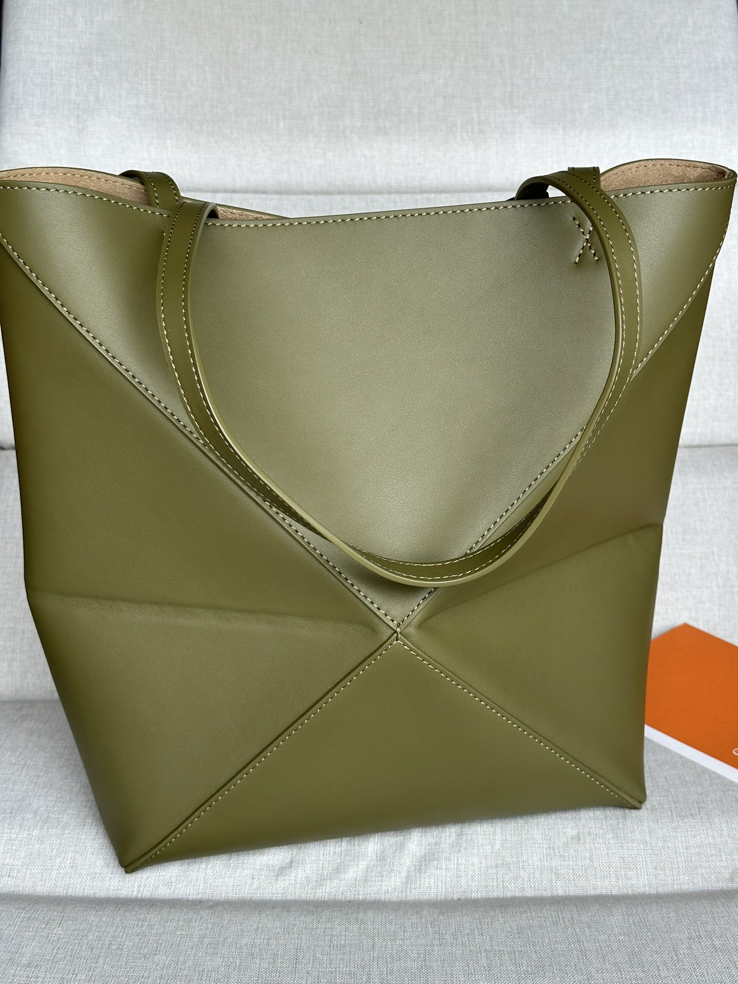 L0ew* medium puzzle fold tote in shiny calfskin 25.5x14.5x31.5cm