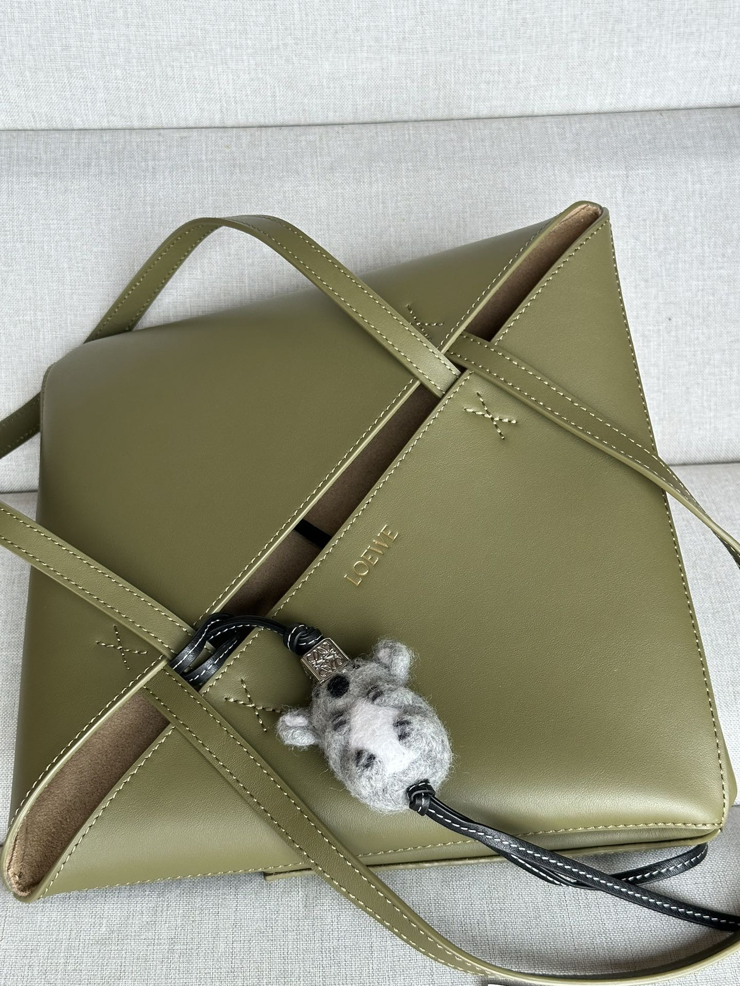 L0ew* medium puzzle fold tote in shiny calfskin 25.5x14.5x31.5cm
