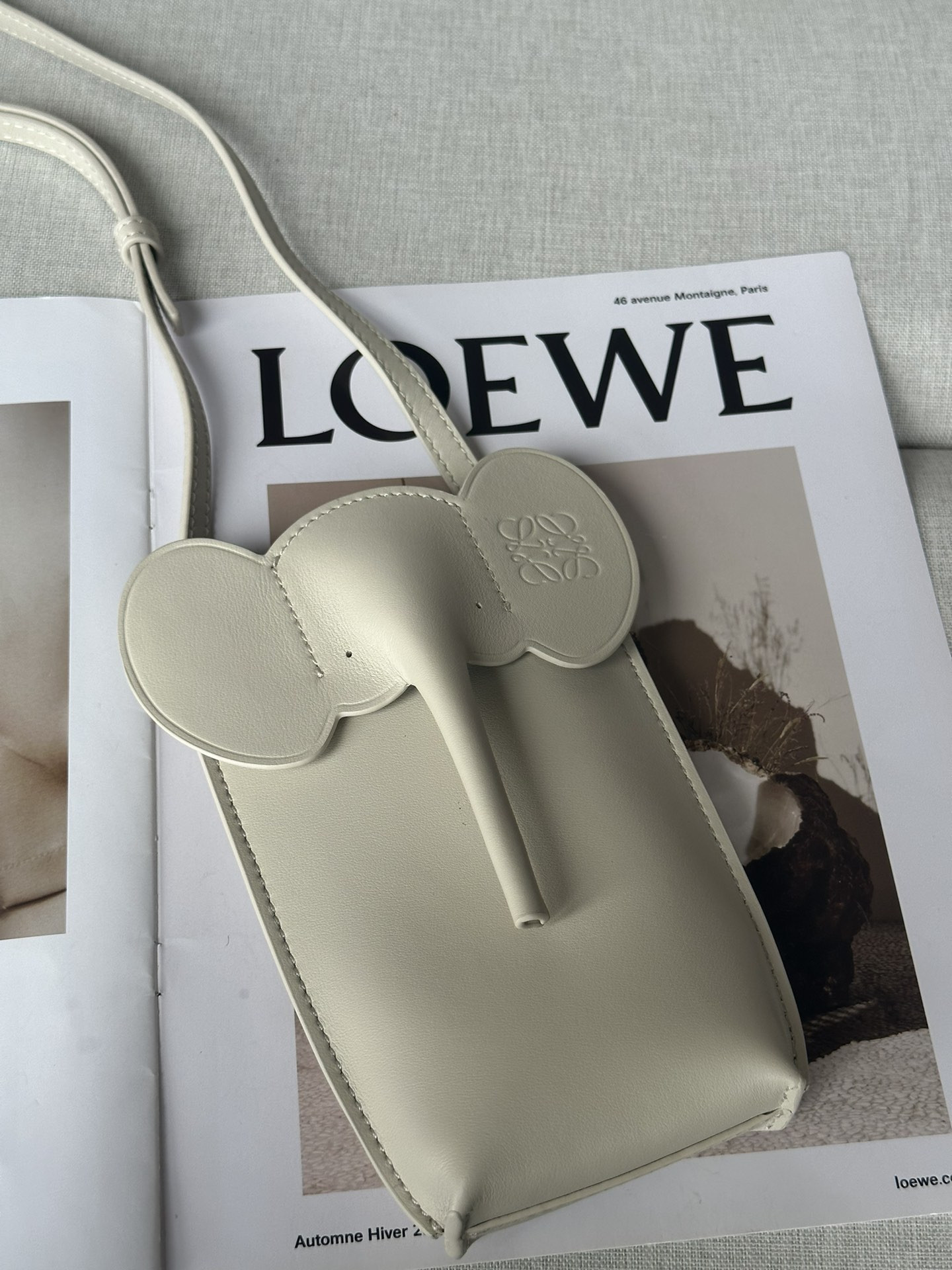 L0ew* elephant pocket in classic calfskin 18x8x4cm