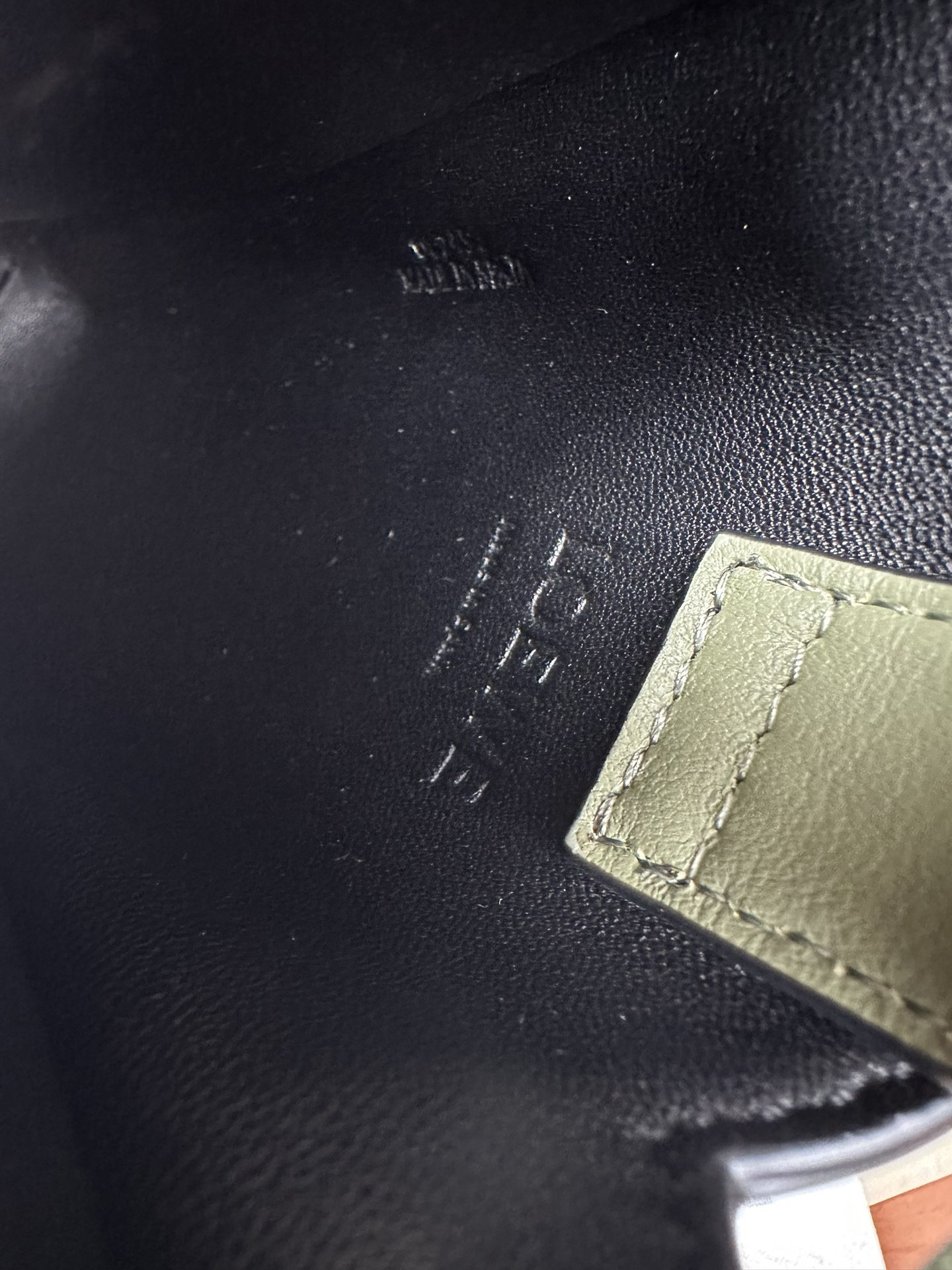 L0ew* elephant pocket in classic calfskin 18x8x4cm