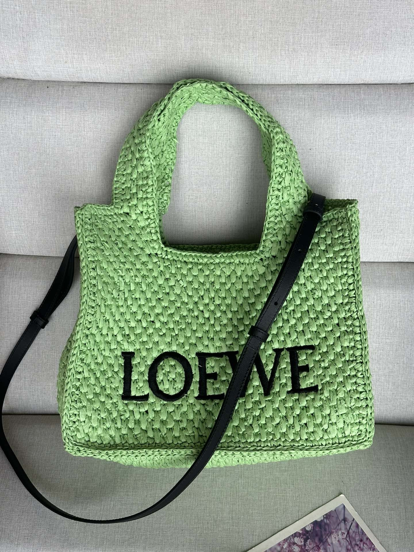 L0ew* font tote 30x25.5x15cm
