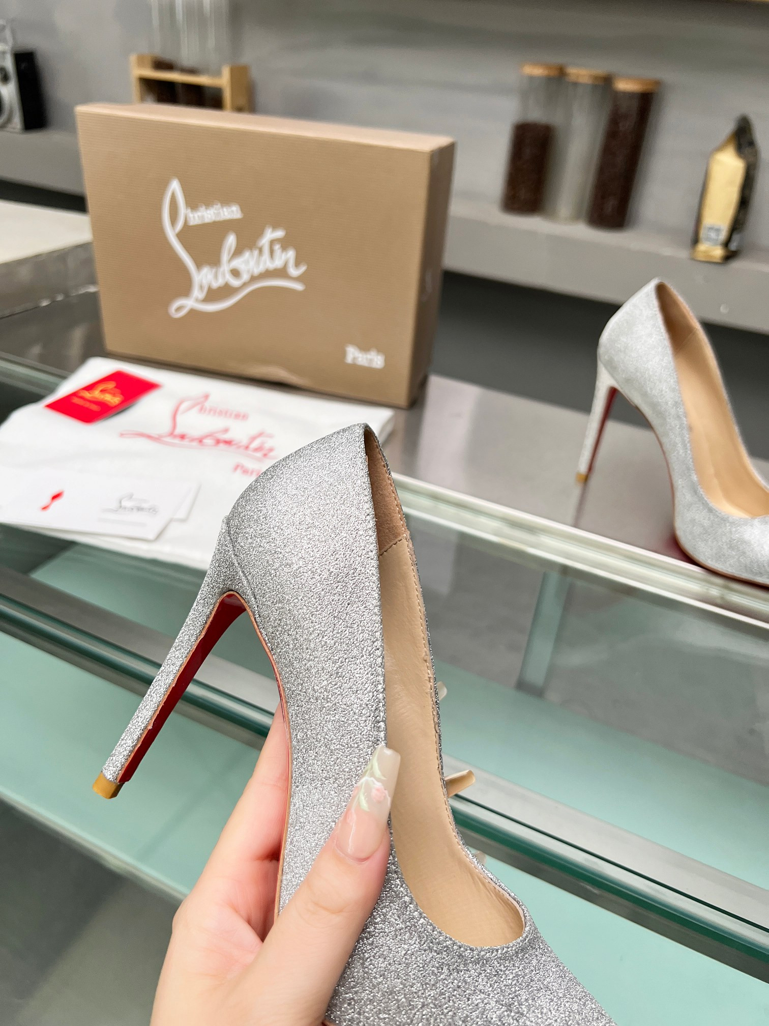 ua ch**an louboutin cl red-botT0m shoes