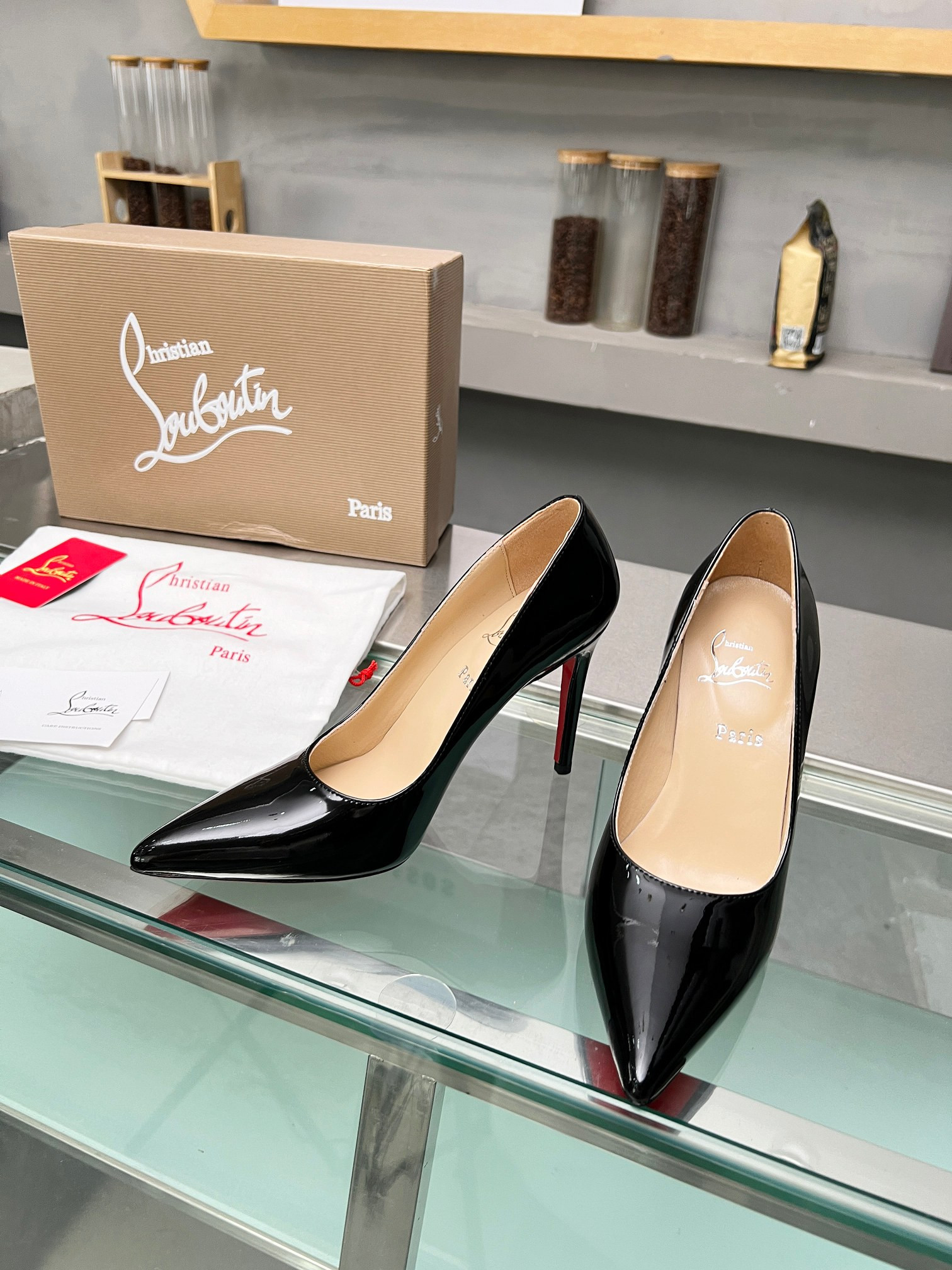 ua ch**an louboutin cl red-botT0m shoes