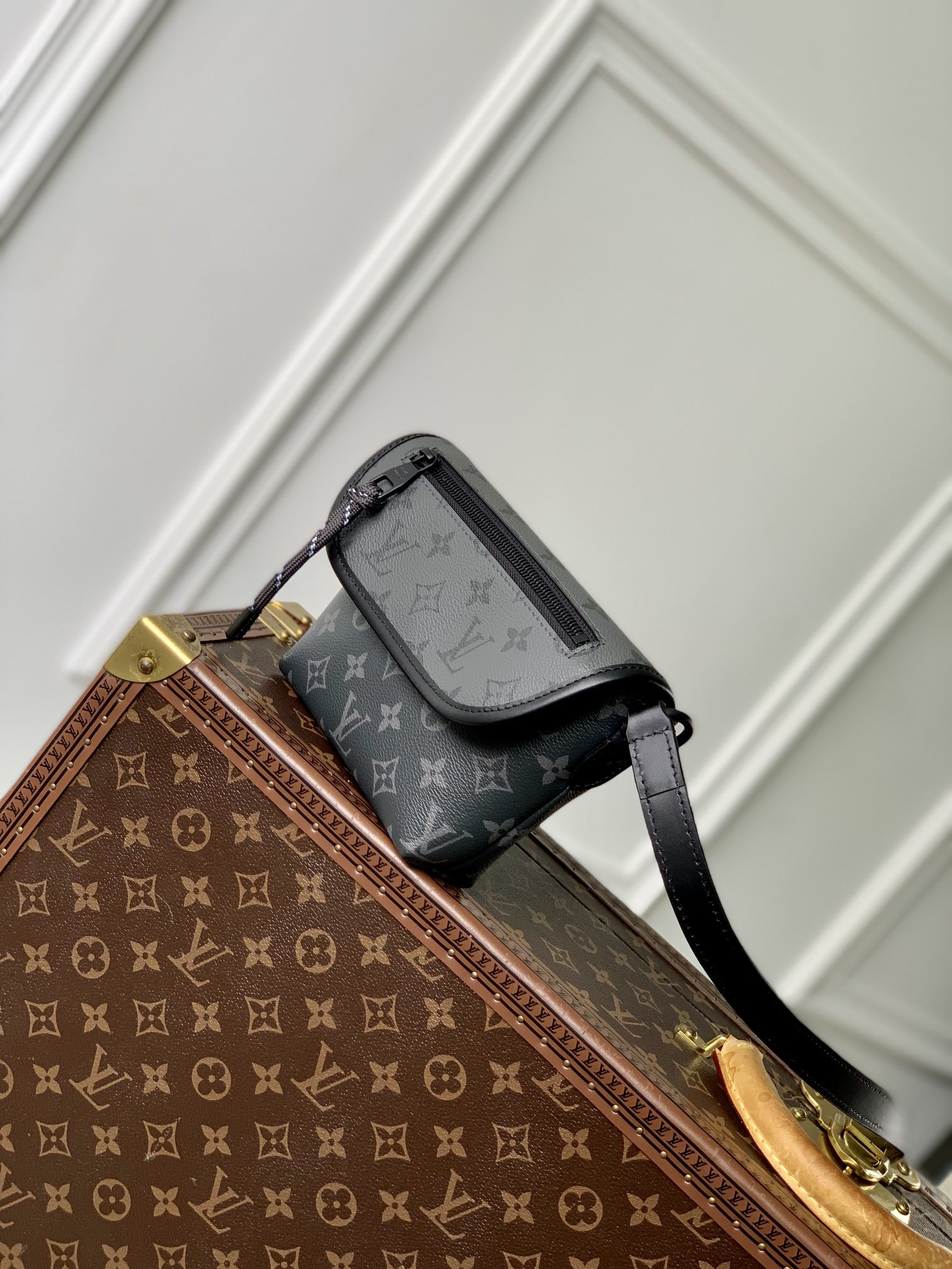LV Pulse Wearable Wallet M12806  16 x 5 x 22.5 cm