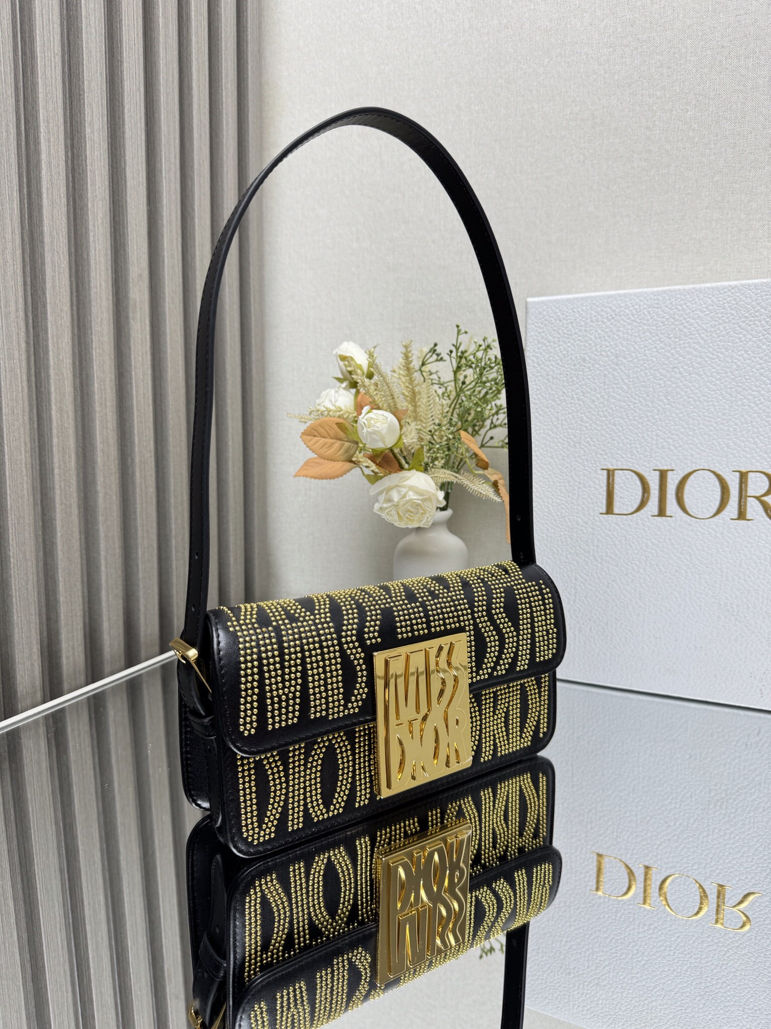 D*or miss D*or flap bag 22 x 11 x 6 cm