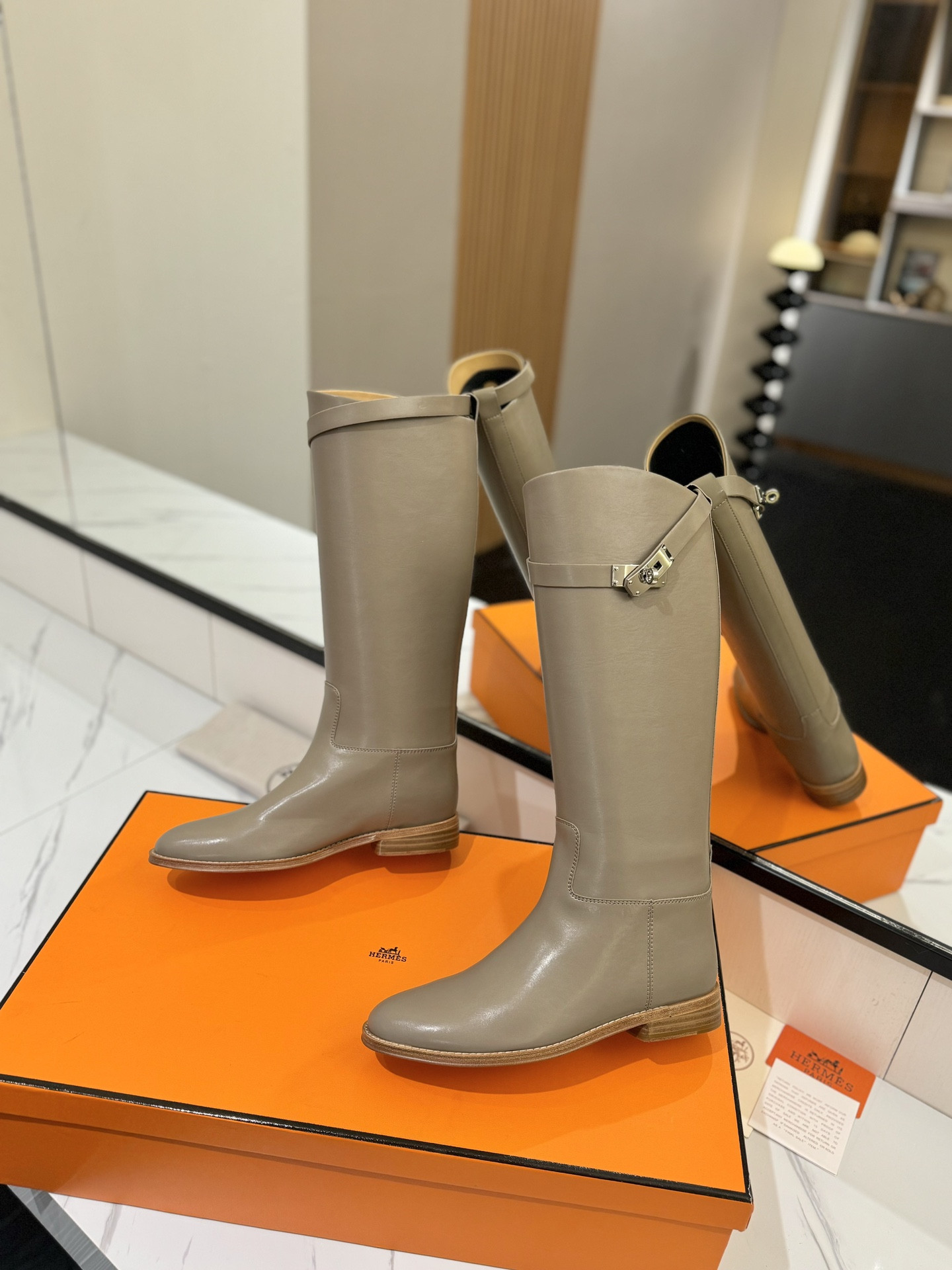 ua H**mes jumping boots