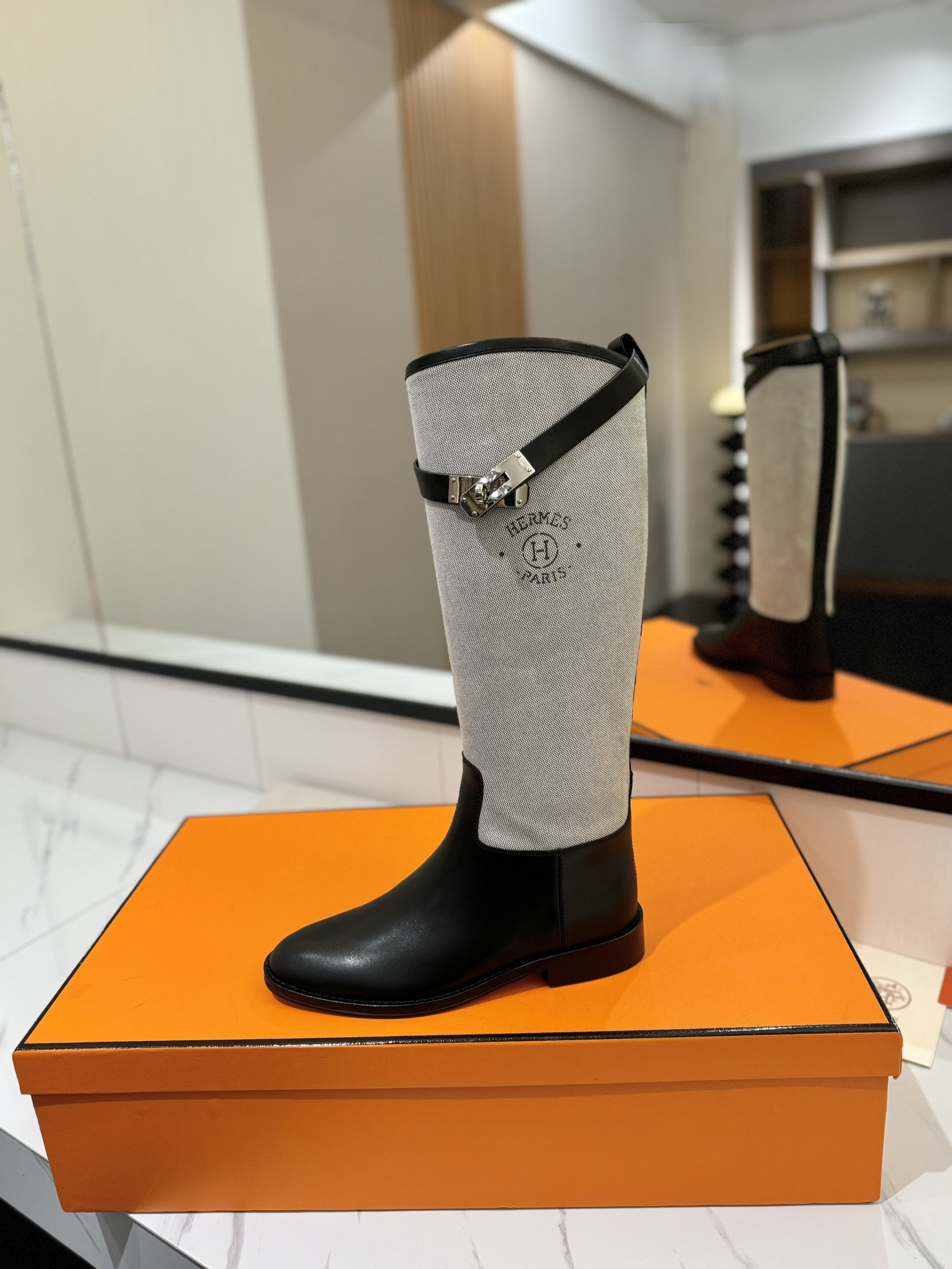 ua H**mes jumping boots