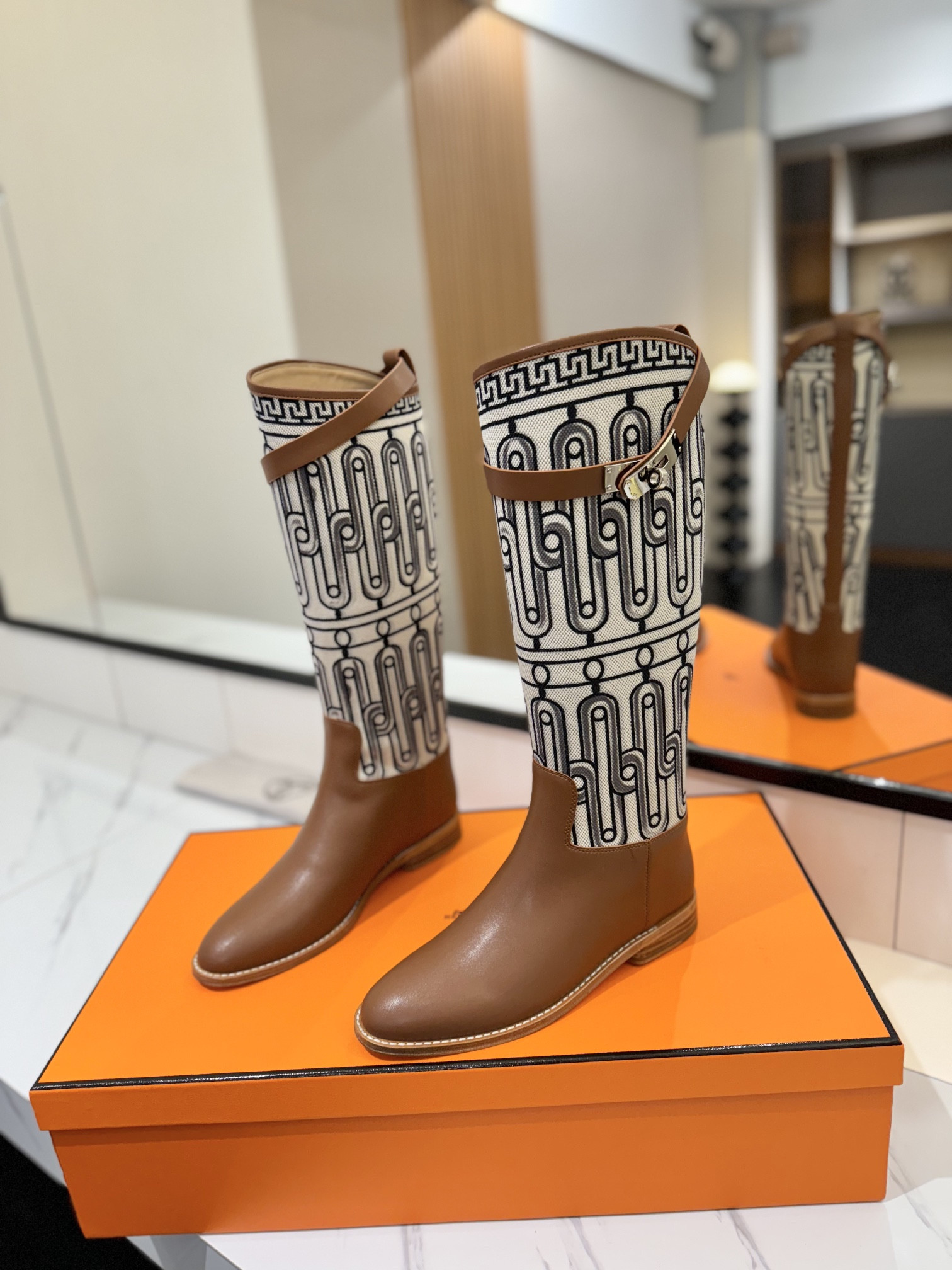 ua H**mes jumping boots