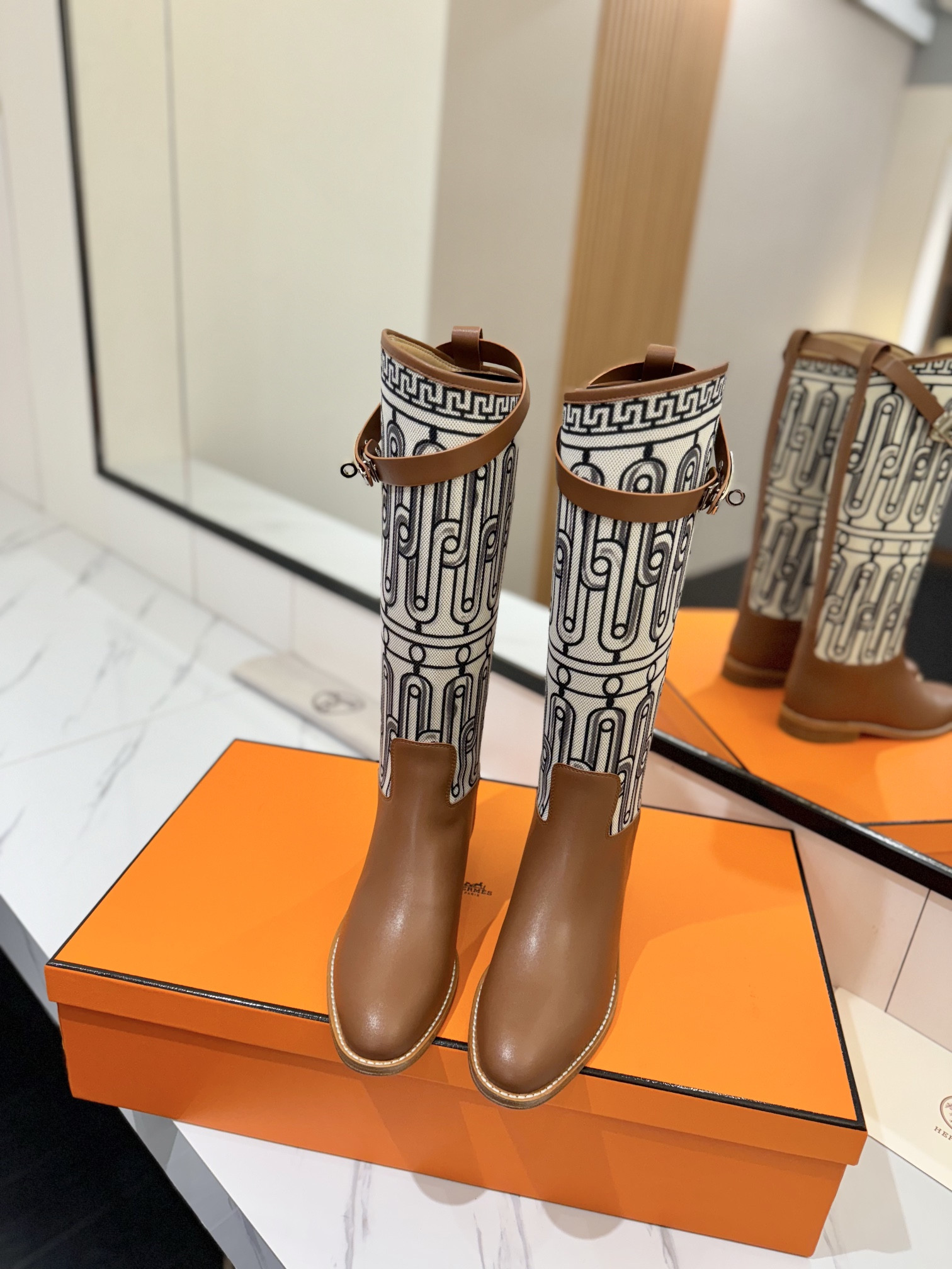 ua H**mes jumping boots