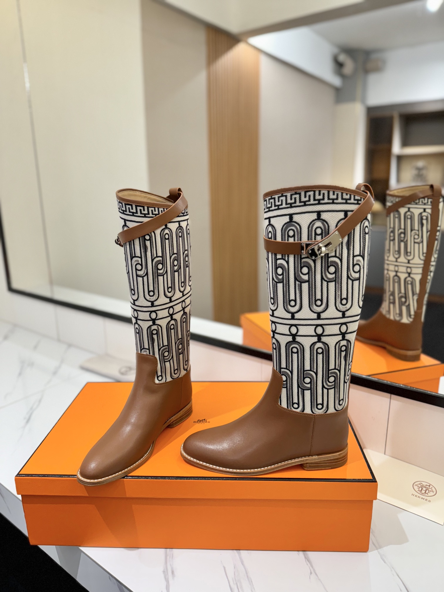 ua H**mes jumping boots