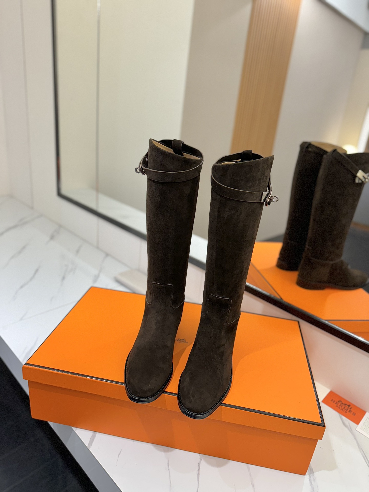 ua H**mes jumping boots