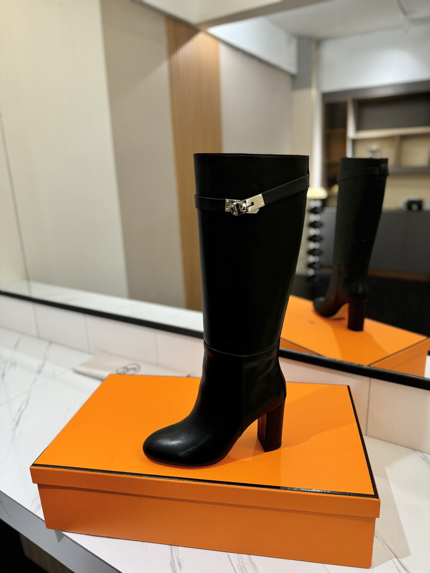 ua H**mes jumping boots (heel height 8.5cm)