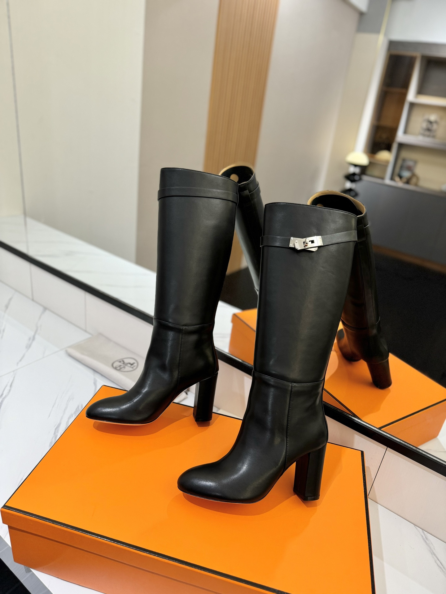 ua H**mes jumping boots (heel height 8.5cm)