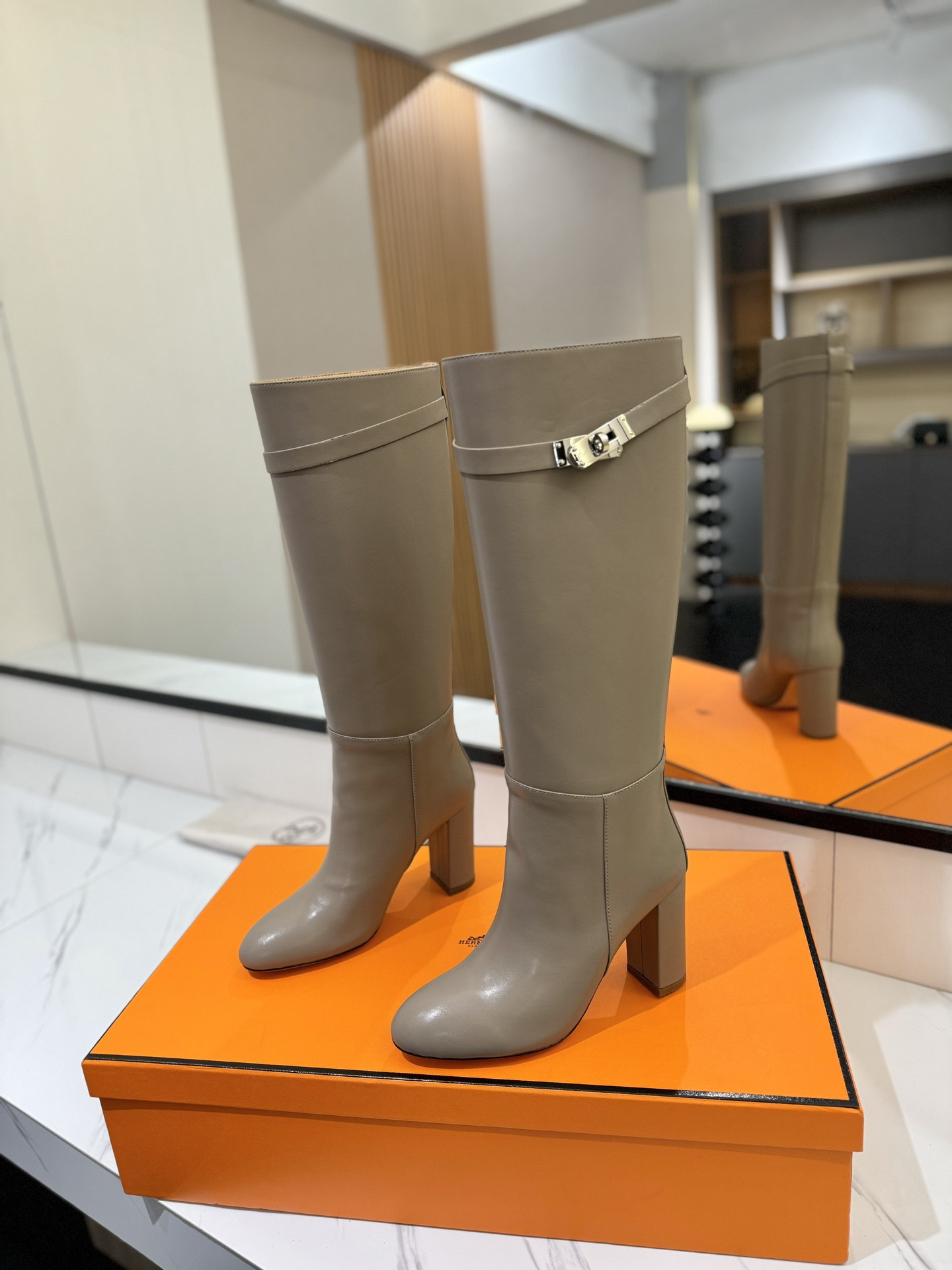 ua H**mes jumping boots (heel height 8.5cm)