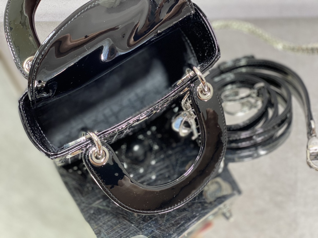 mini lady D*or bag patent cannage calfskin 17 x 15 x 7 cm