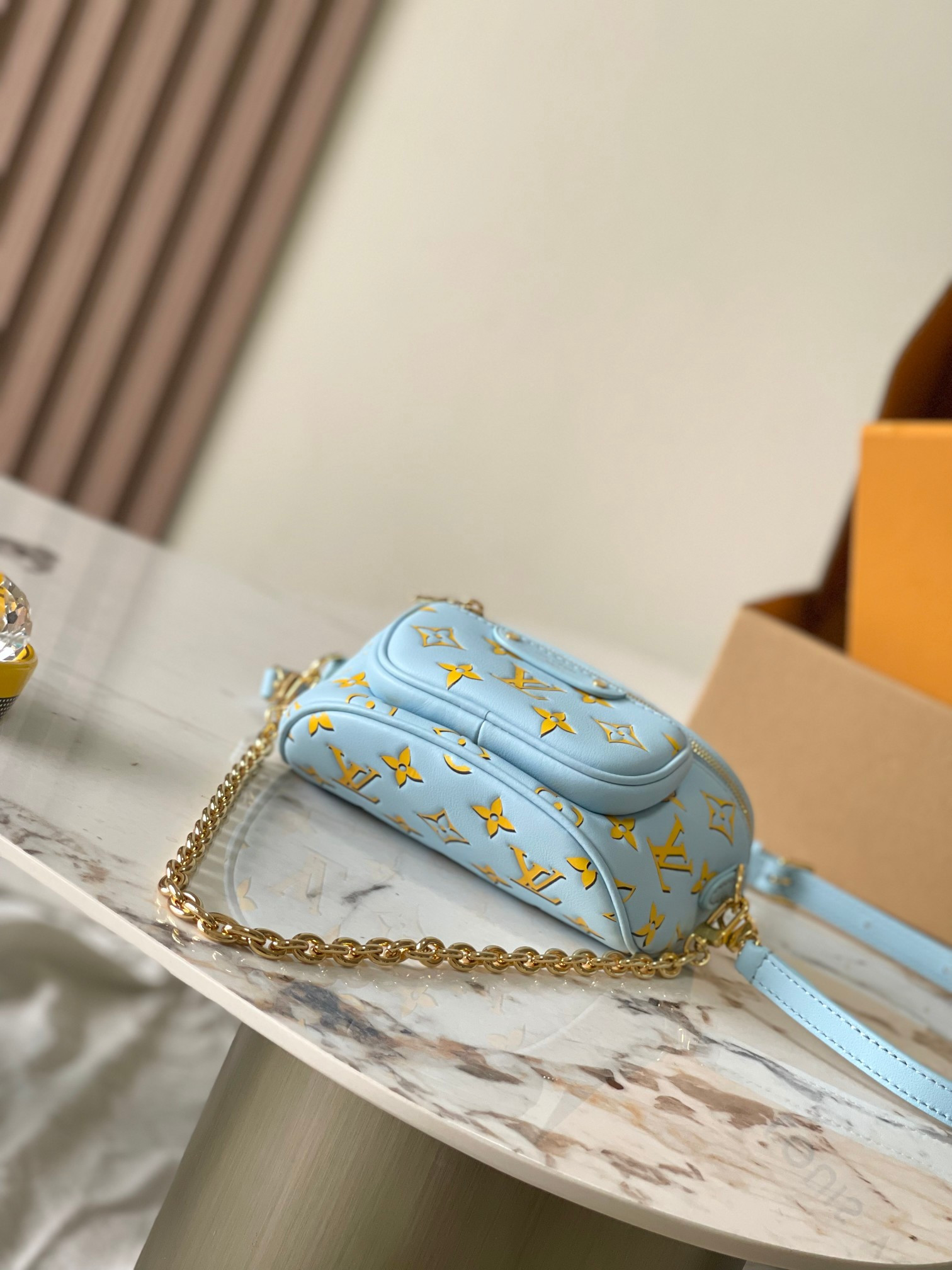 LV Mini Bumbag M83694 17x12x9.5cm