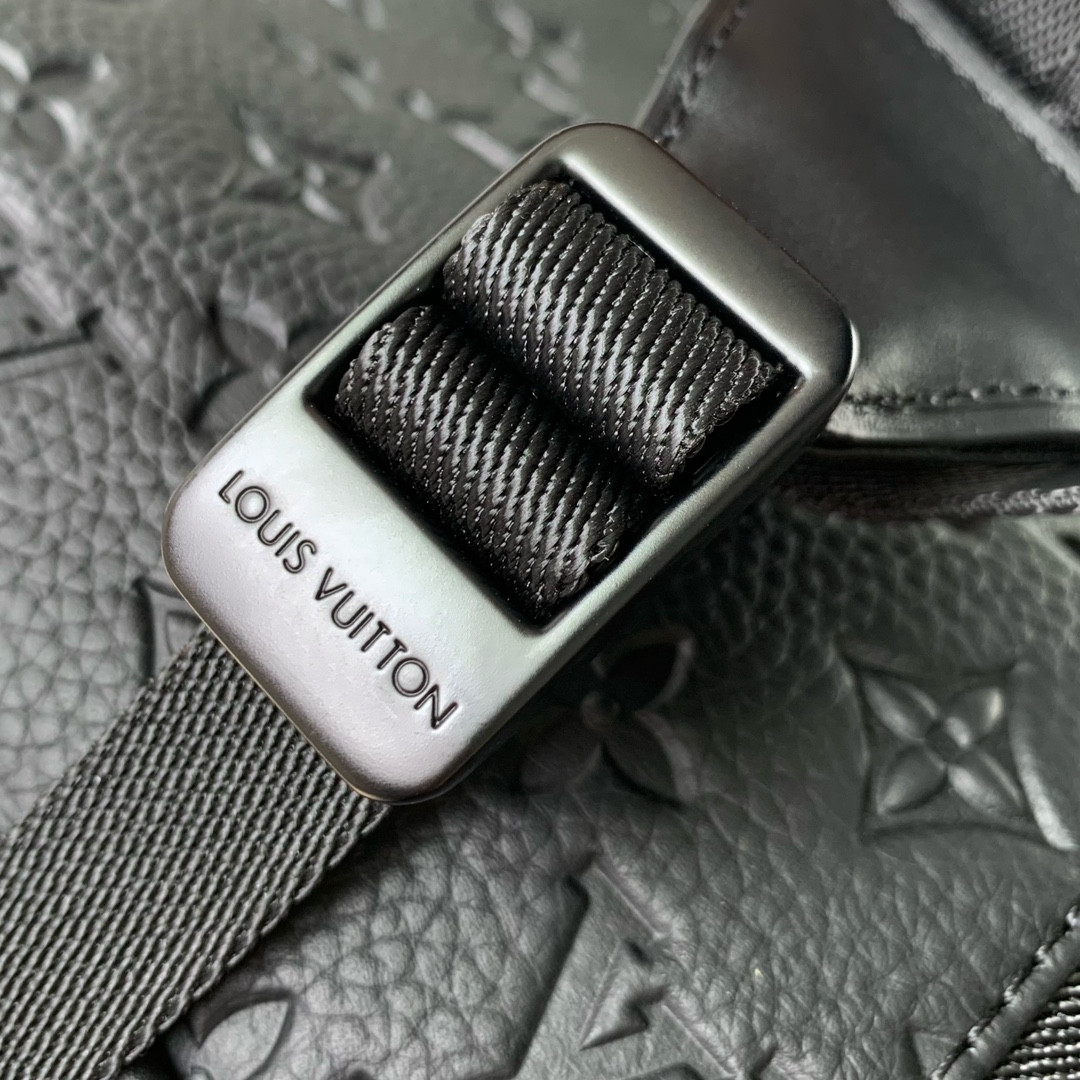 LV Christopher M55699 38x44x12.5cm