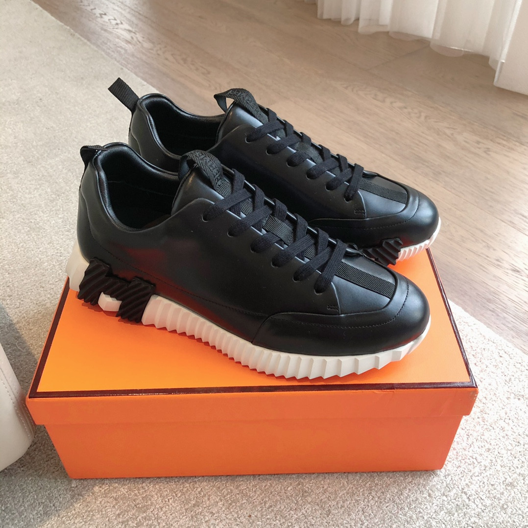 ua H**mes bouncing sneaker