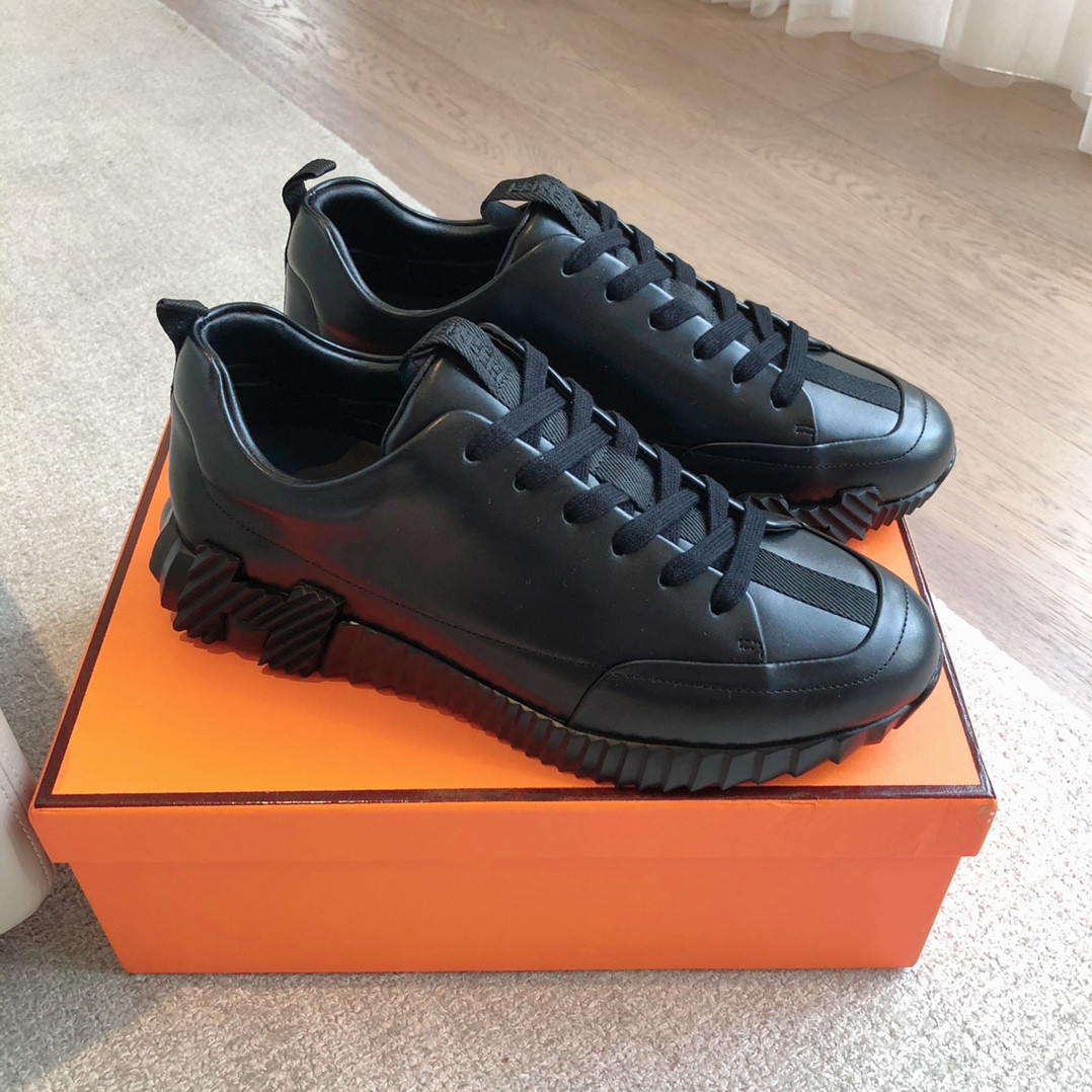 ua H**mes bouncing sneaker