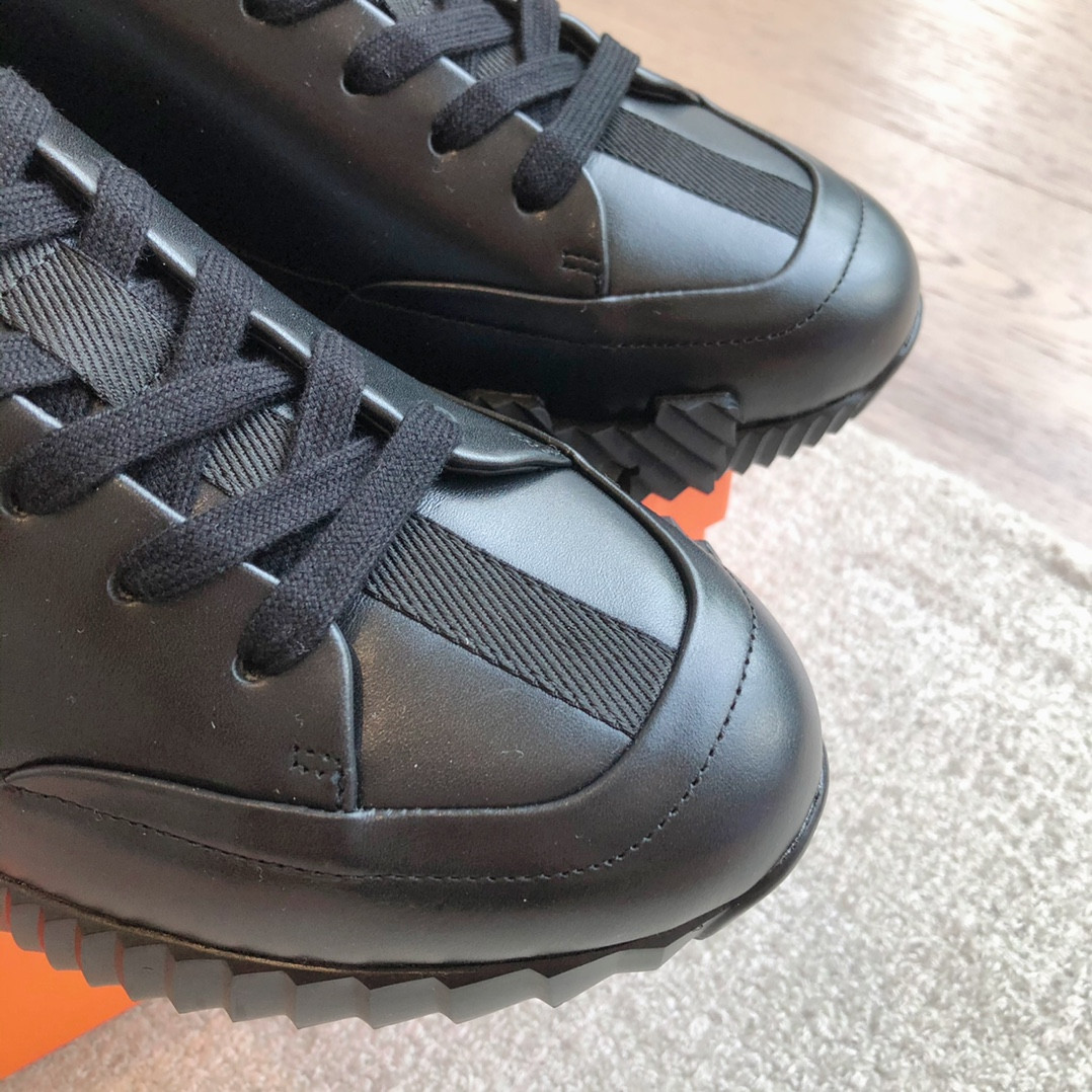 ua H**mes bouncing sneaker