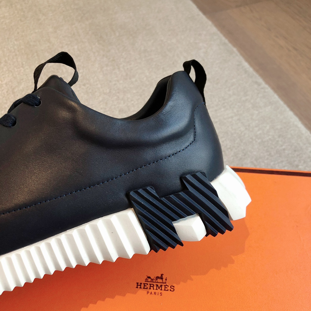 ua H**mes bouncing sneaker