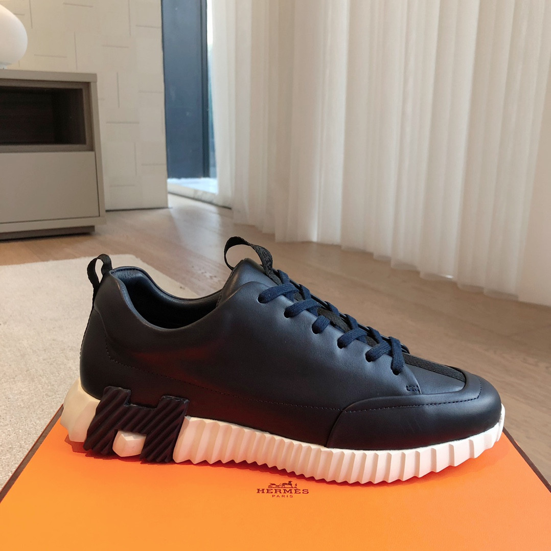 ua H**mes bouncing sneaker