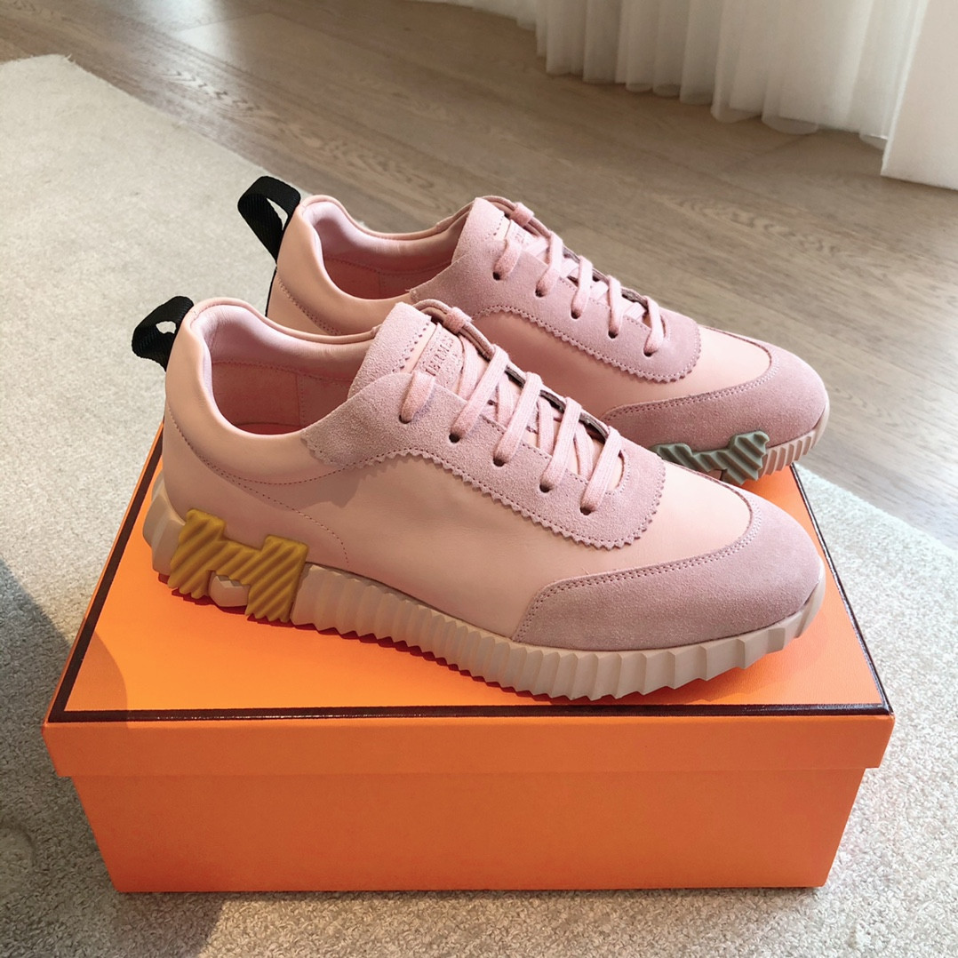 ua H**mes bouncing sneaker