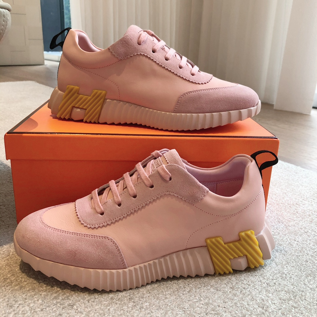 ua H**mes bouncing sneaker