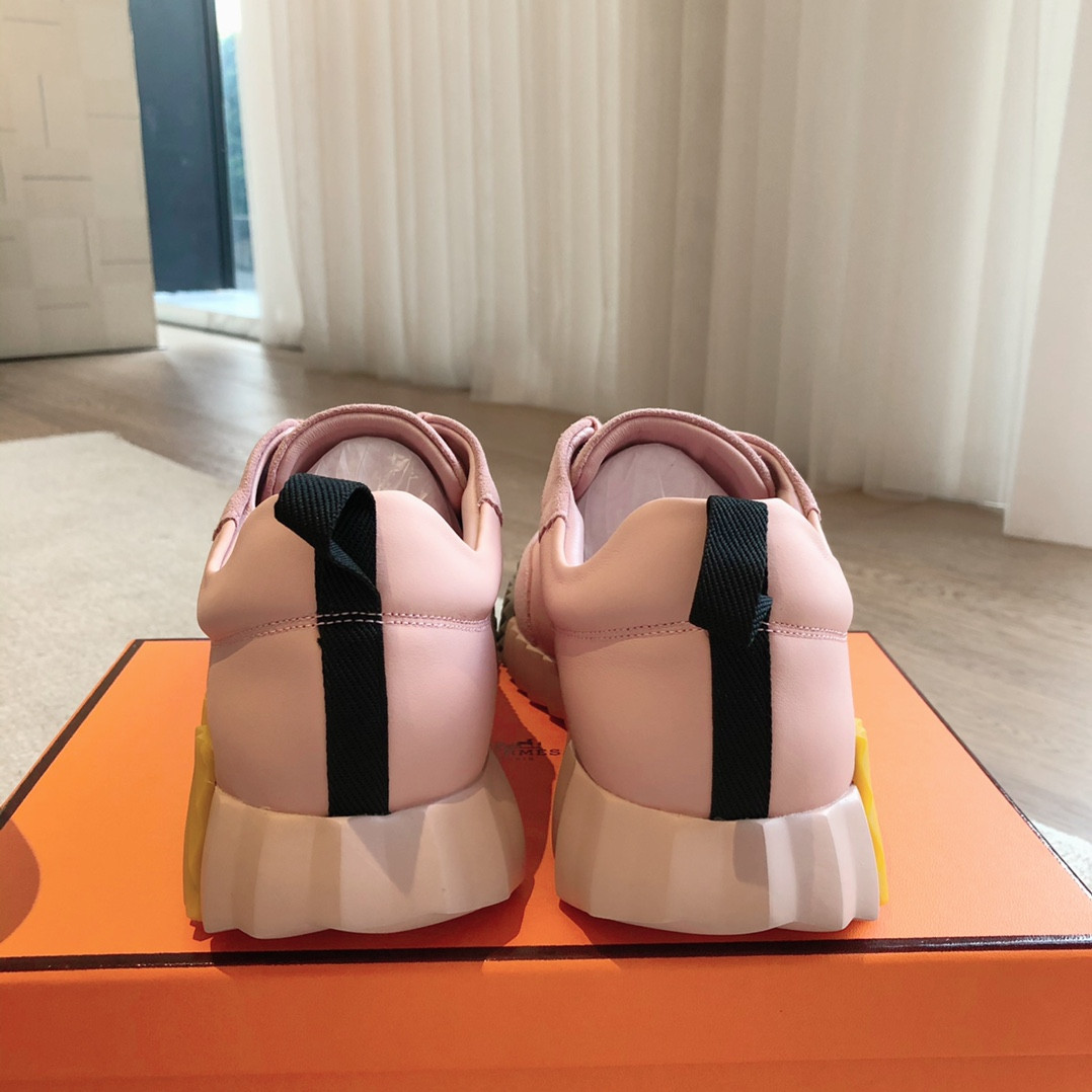 ua H**mes bouncing sneaker