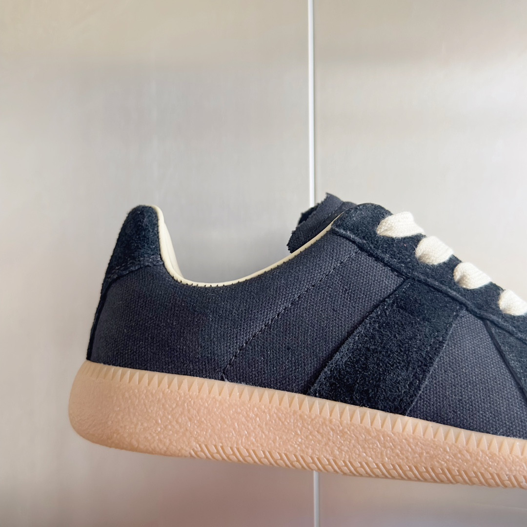ua ma*s*n Ma*i*la mm6 sneakers