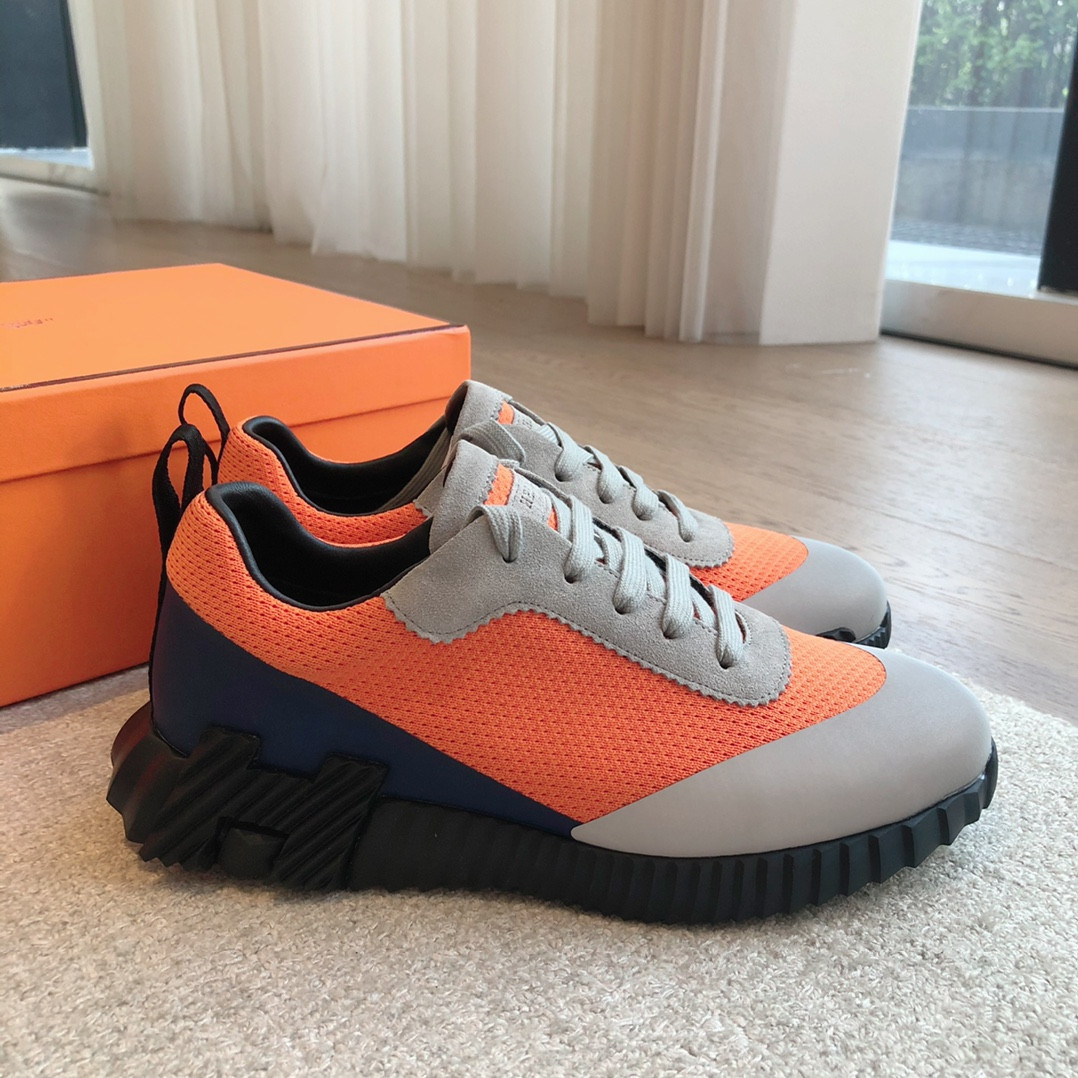 ua H**mes bouncing sneaker