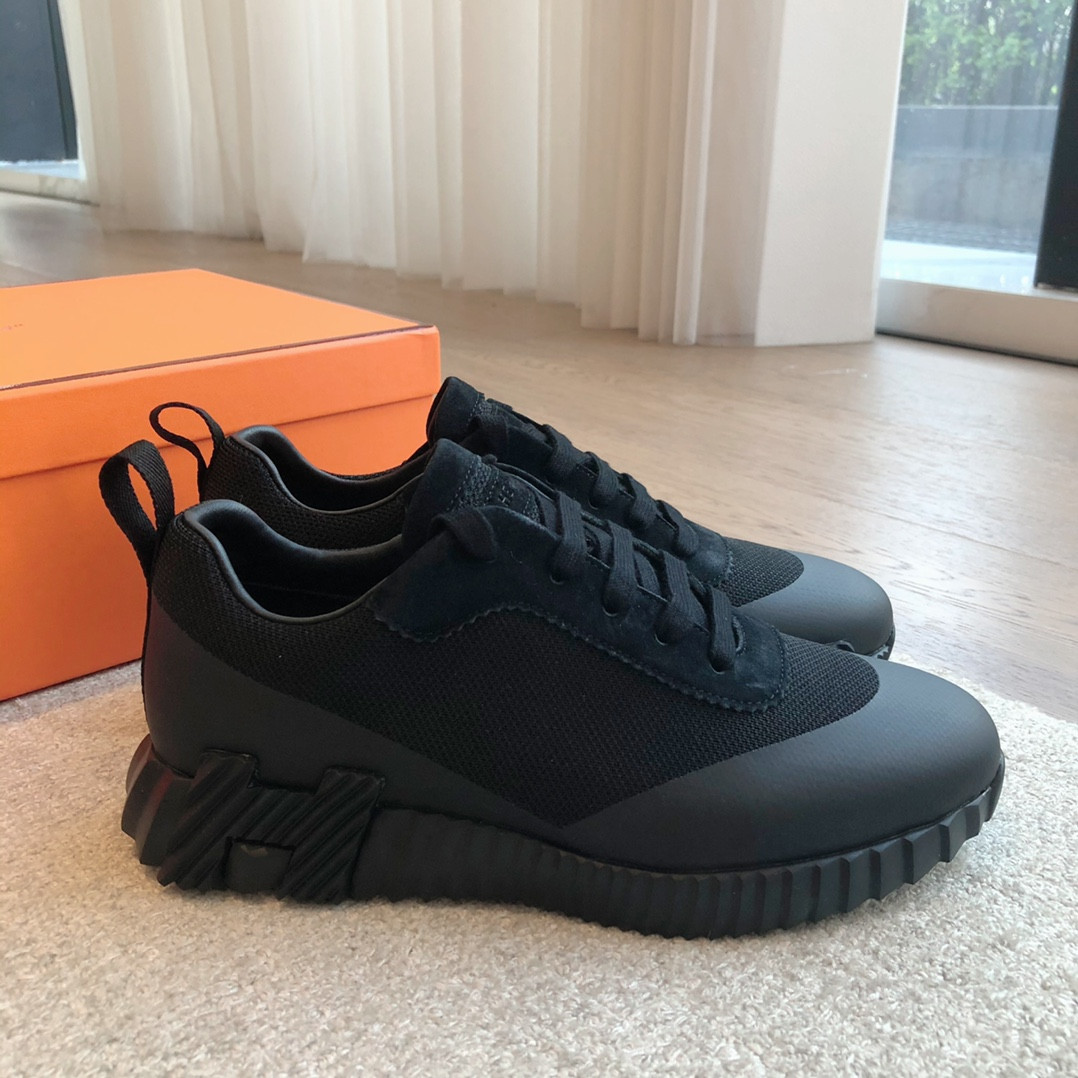 ua H**mes bouncing sneaker