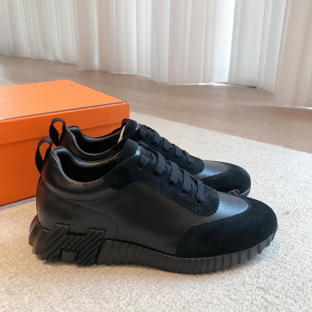 ua H**mes bouncing sneaker