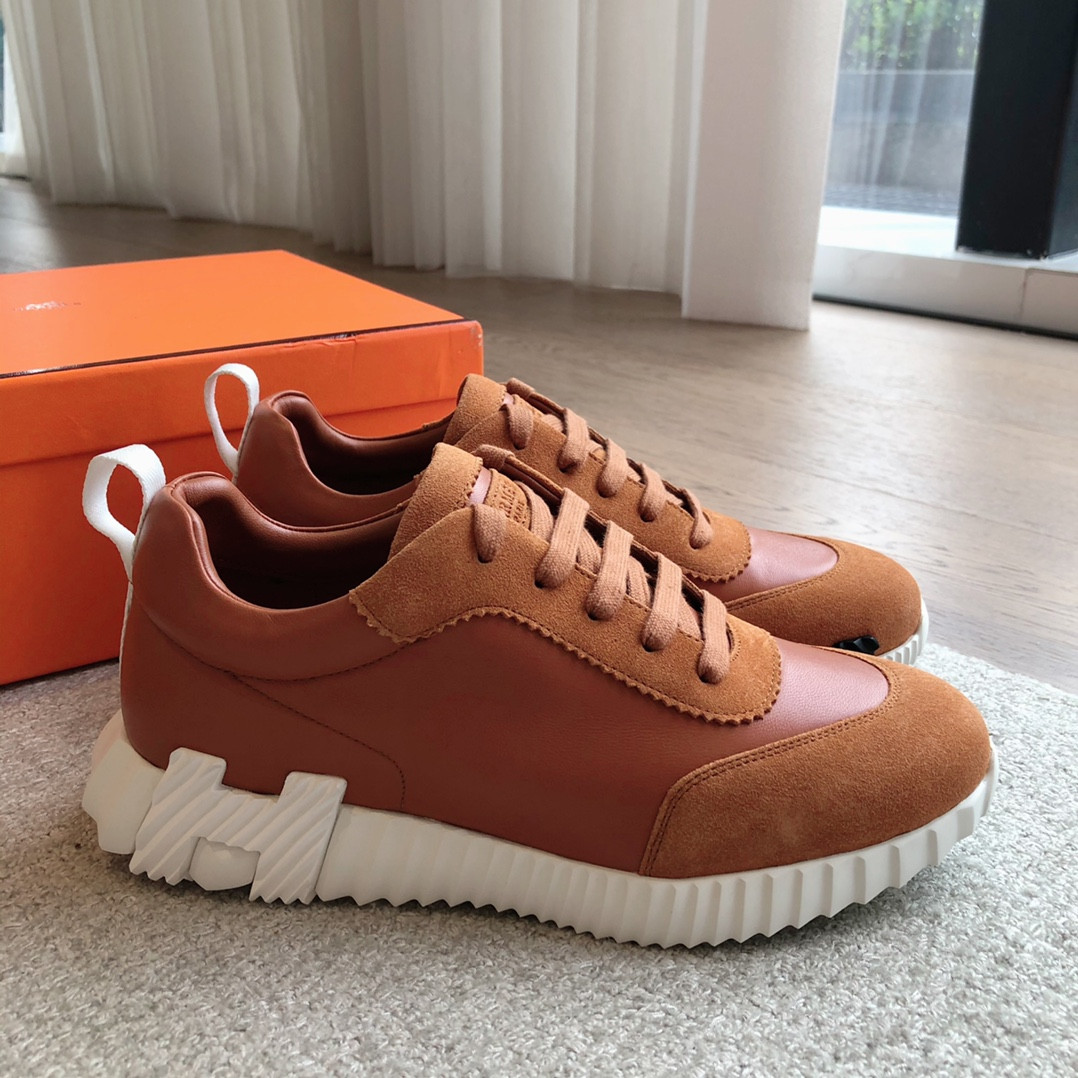 ua H**mes bouncing sneaker